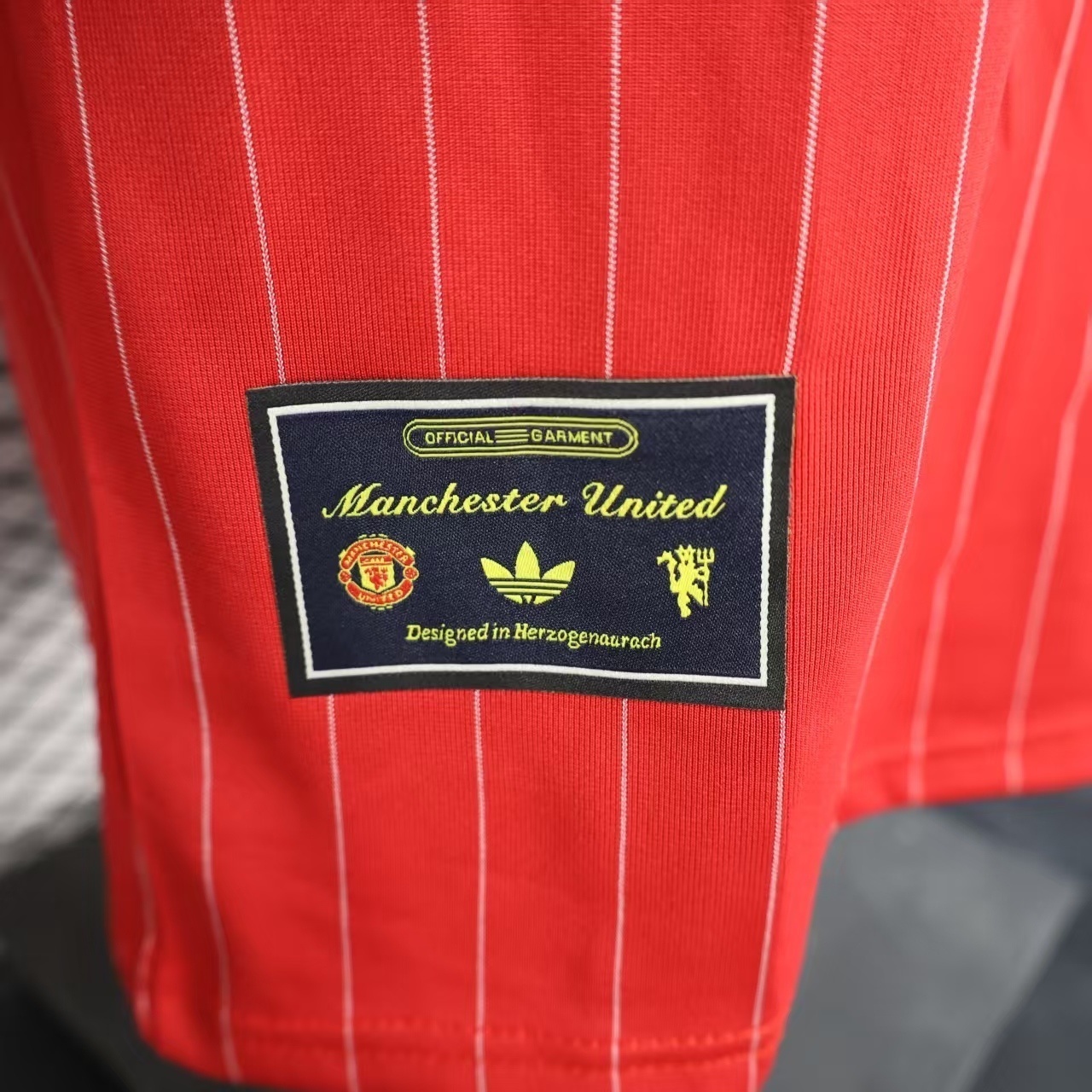 25-26 Manchester United Red Retro Style Football Shirt Apparels AAAAJersey Supply Yupoo 3