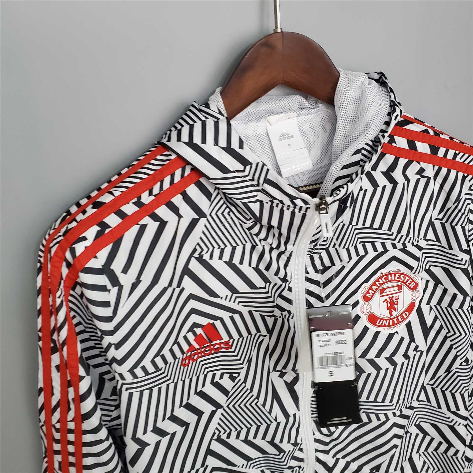 21-22 Manchester United Black-White Stripes Windbreaker 5