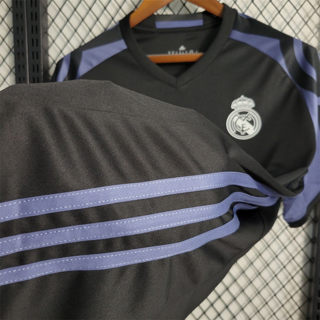 16-17 Real Madrid third away 5