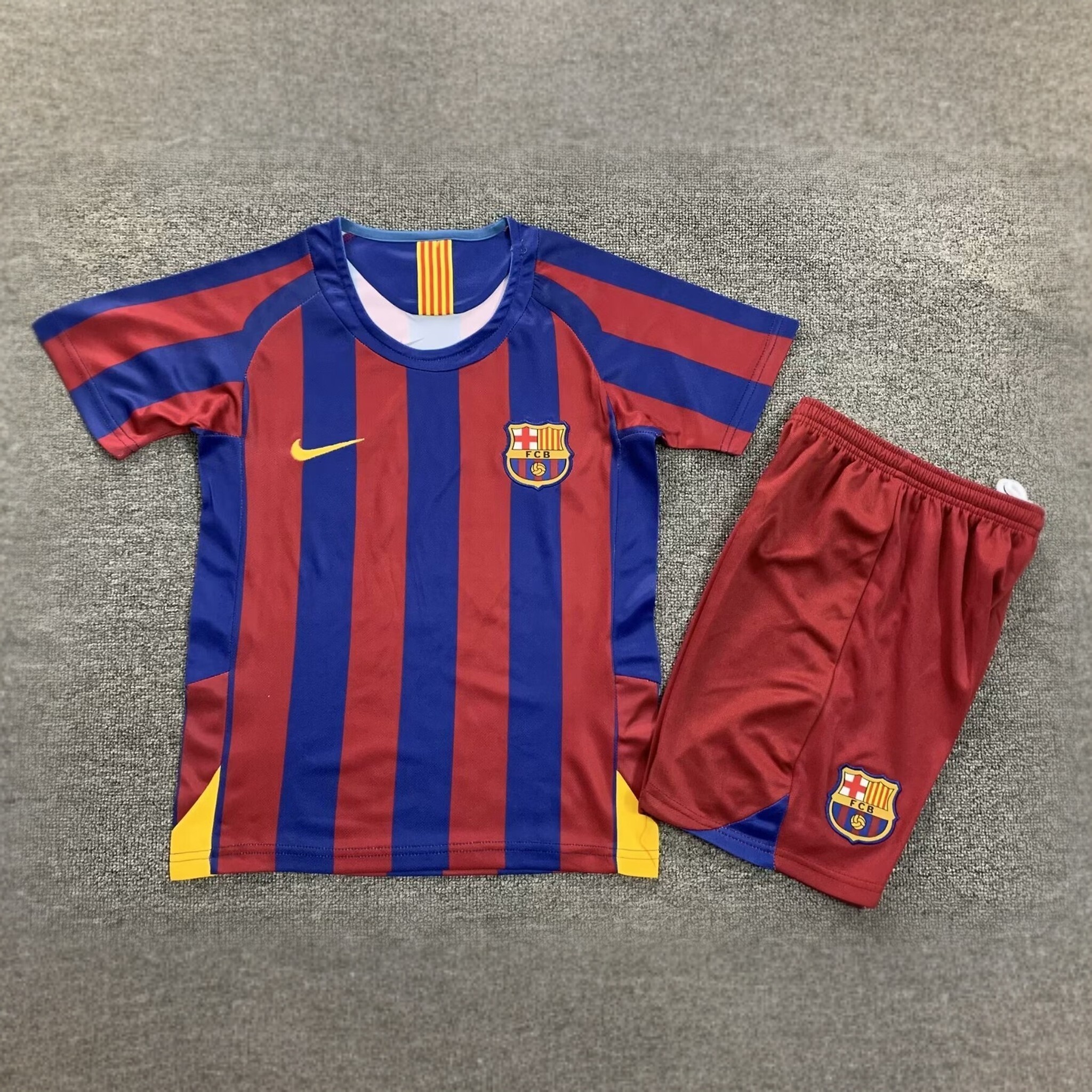 05-06 Barcelona Home Retro Kids Kits Football Jerseys Yupoo 3