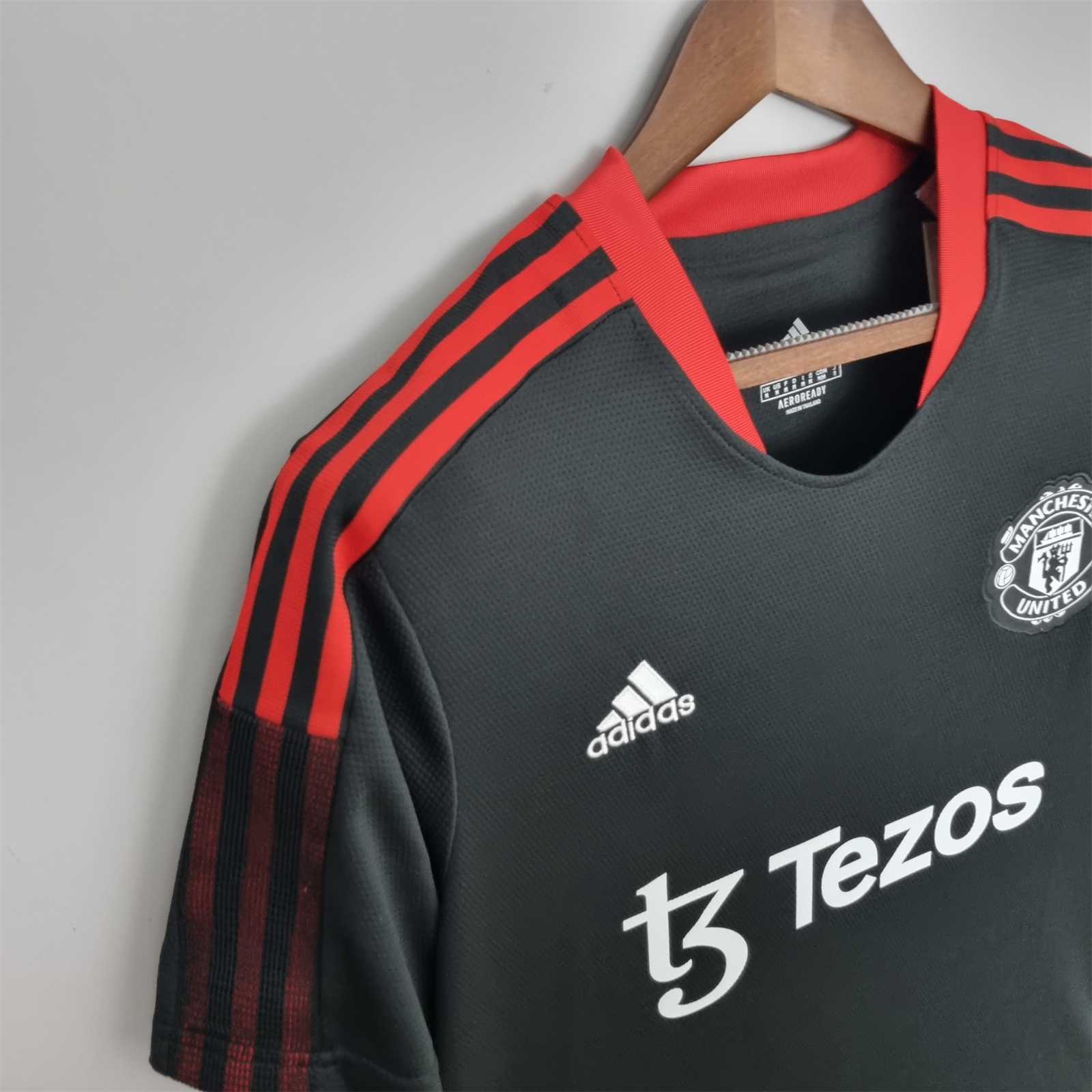 22-23 Manchester United black training suit 6
