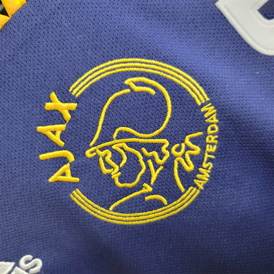00-01 Ajax away 9