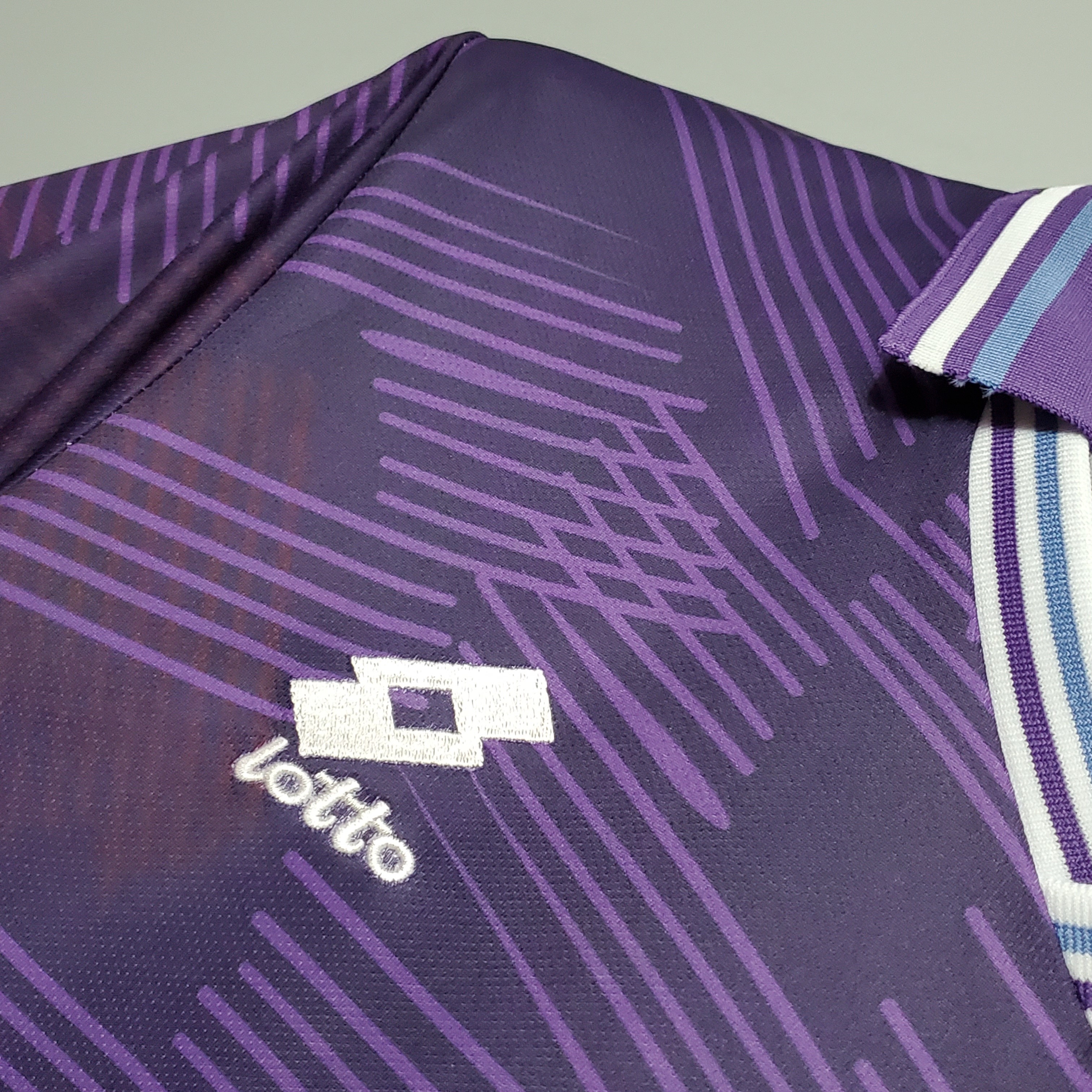 92-93 Fiorentina home 4