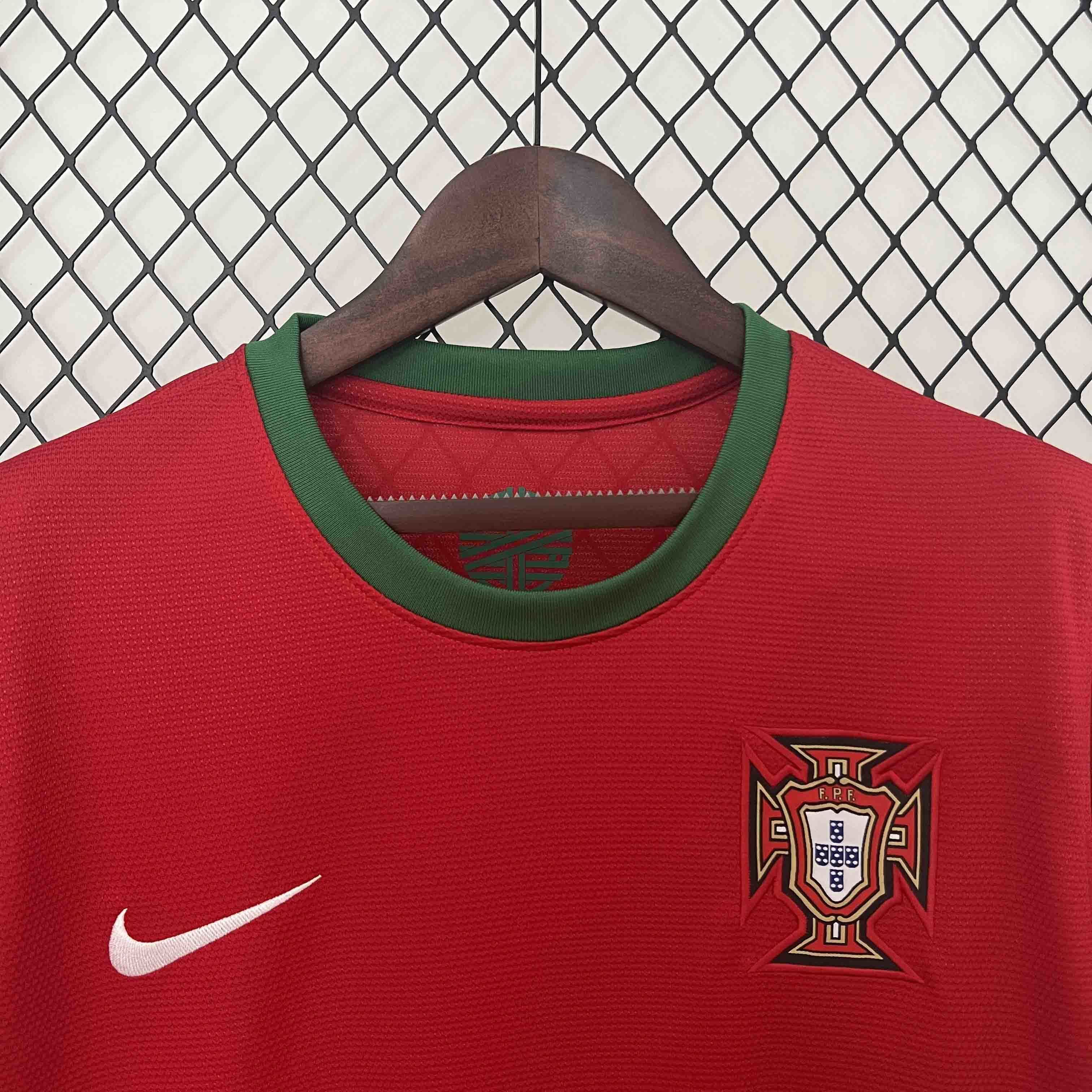 2012 Portugal Home Retro Kit Vintage Shirt Football AAAAJersey Supplier 3