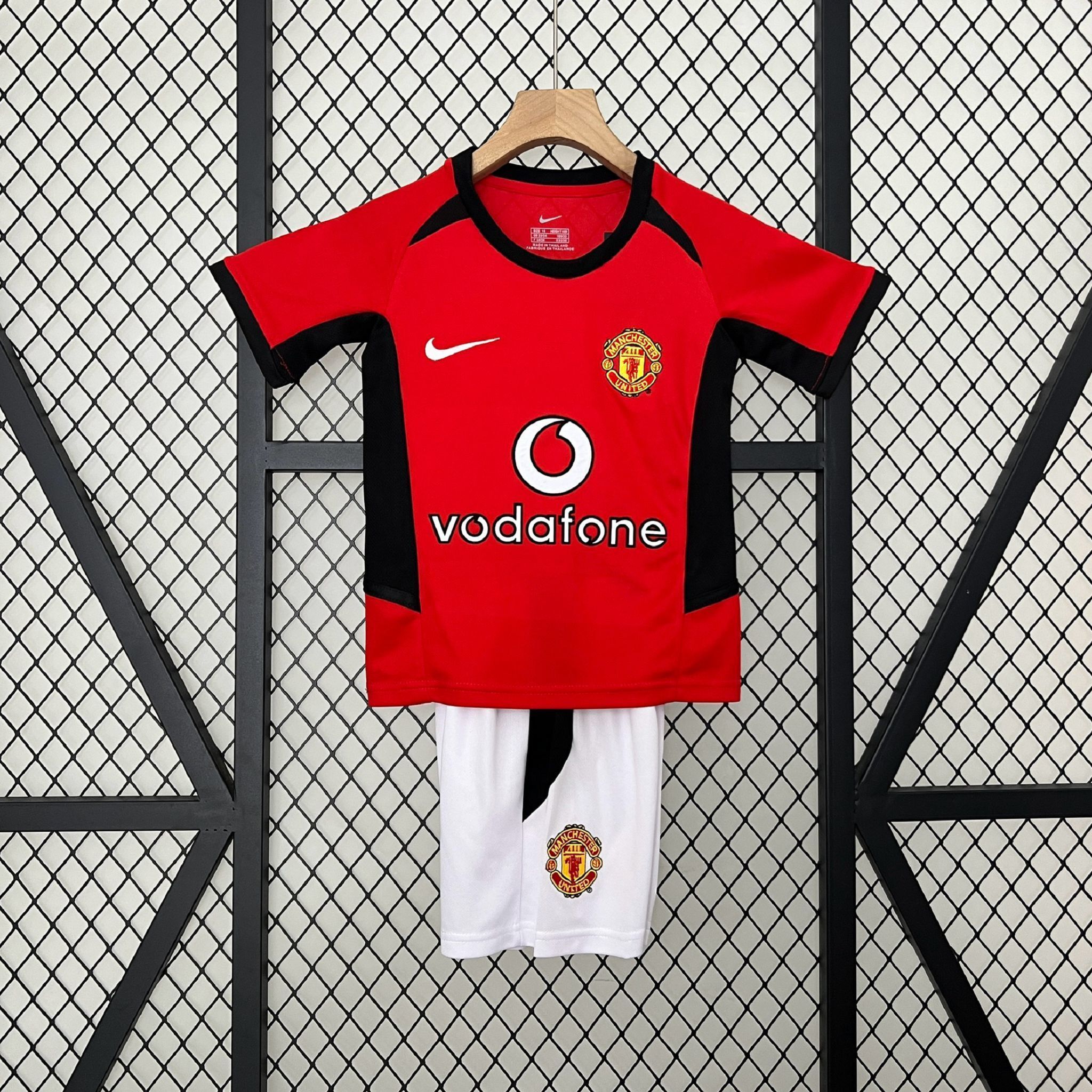02-04 Manchester United Home Retro Kid Kits Youth Apparels AAAAJersey Wholesale Yupoo