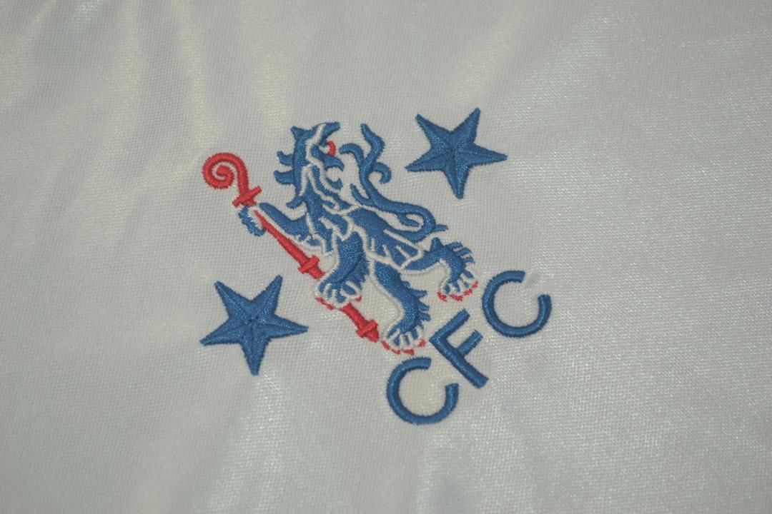 82-83 Chelsea away white 4