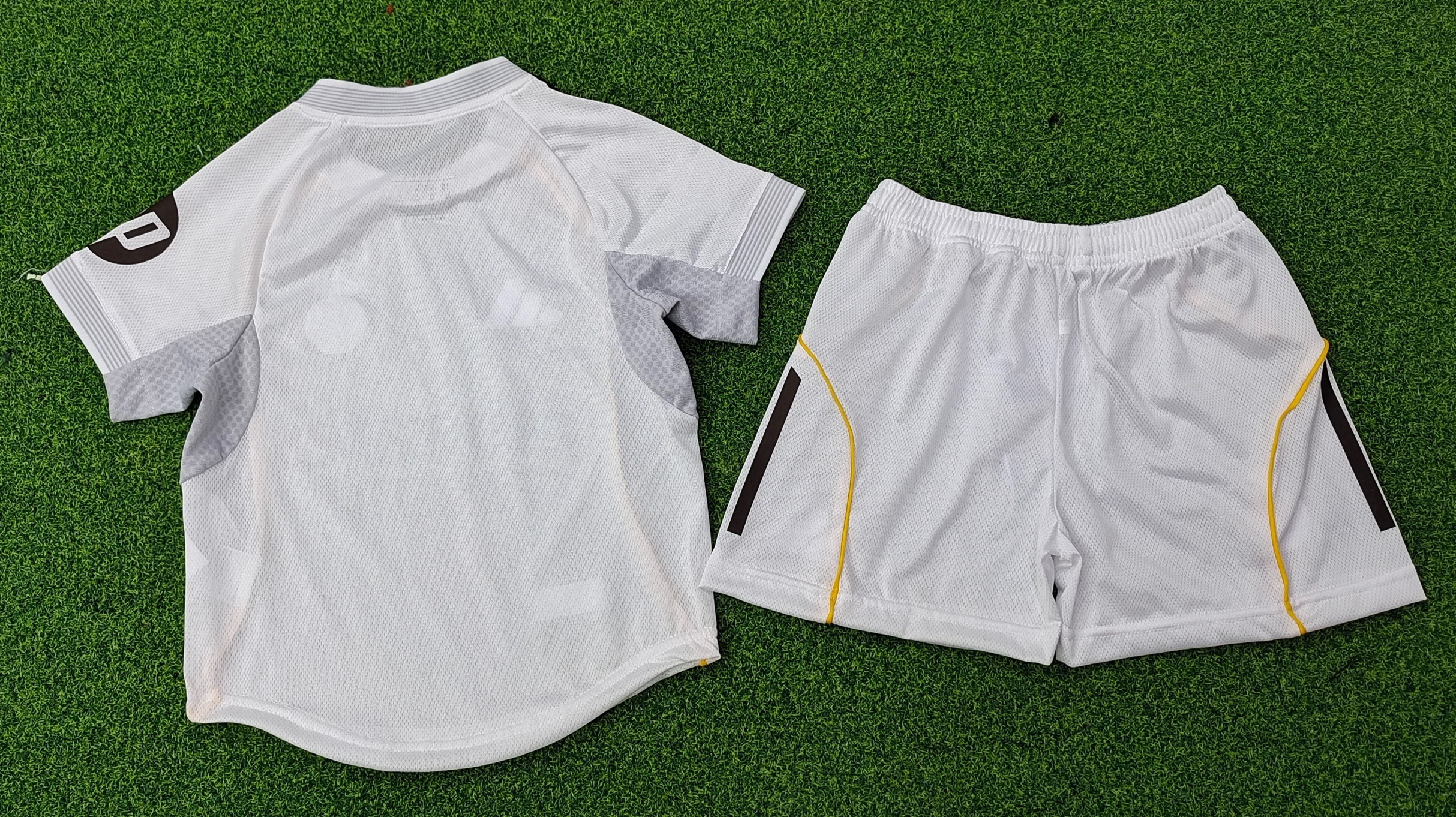 25-26 Real Madrid Home Player Version Kid Kits Youth Apparels AAAAJersey Dropship Yupoo 2