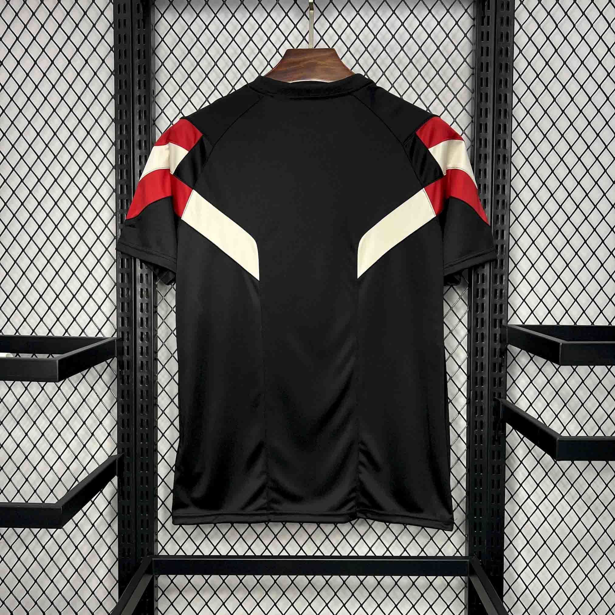 24-25 Manchester United Black OG Tee Shirt AAAAJersey Supplier Yupoo 3