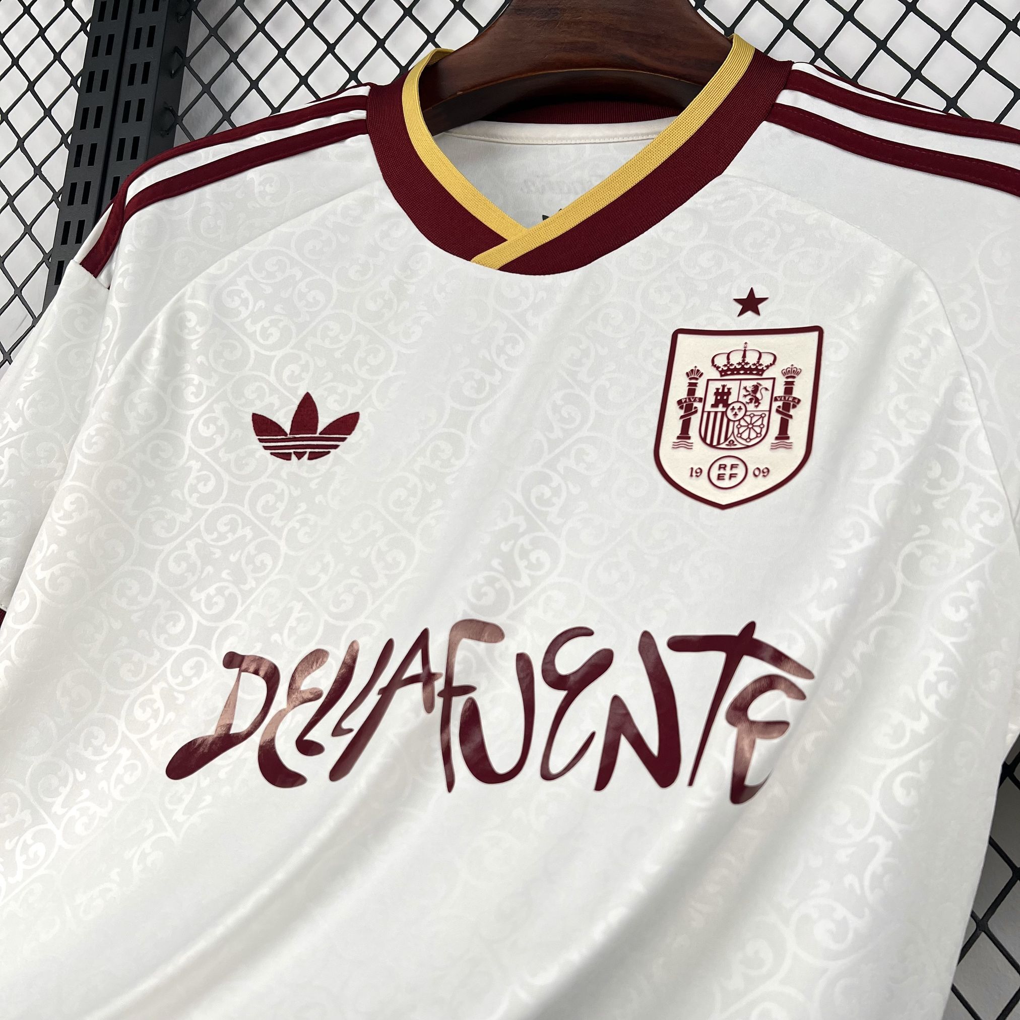 World Cup 2026 Spain x Dellafuente Mens Away Kit Football T-Shirt AAAAJersey Supply Yupoo 8 1