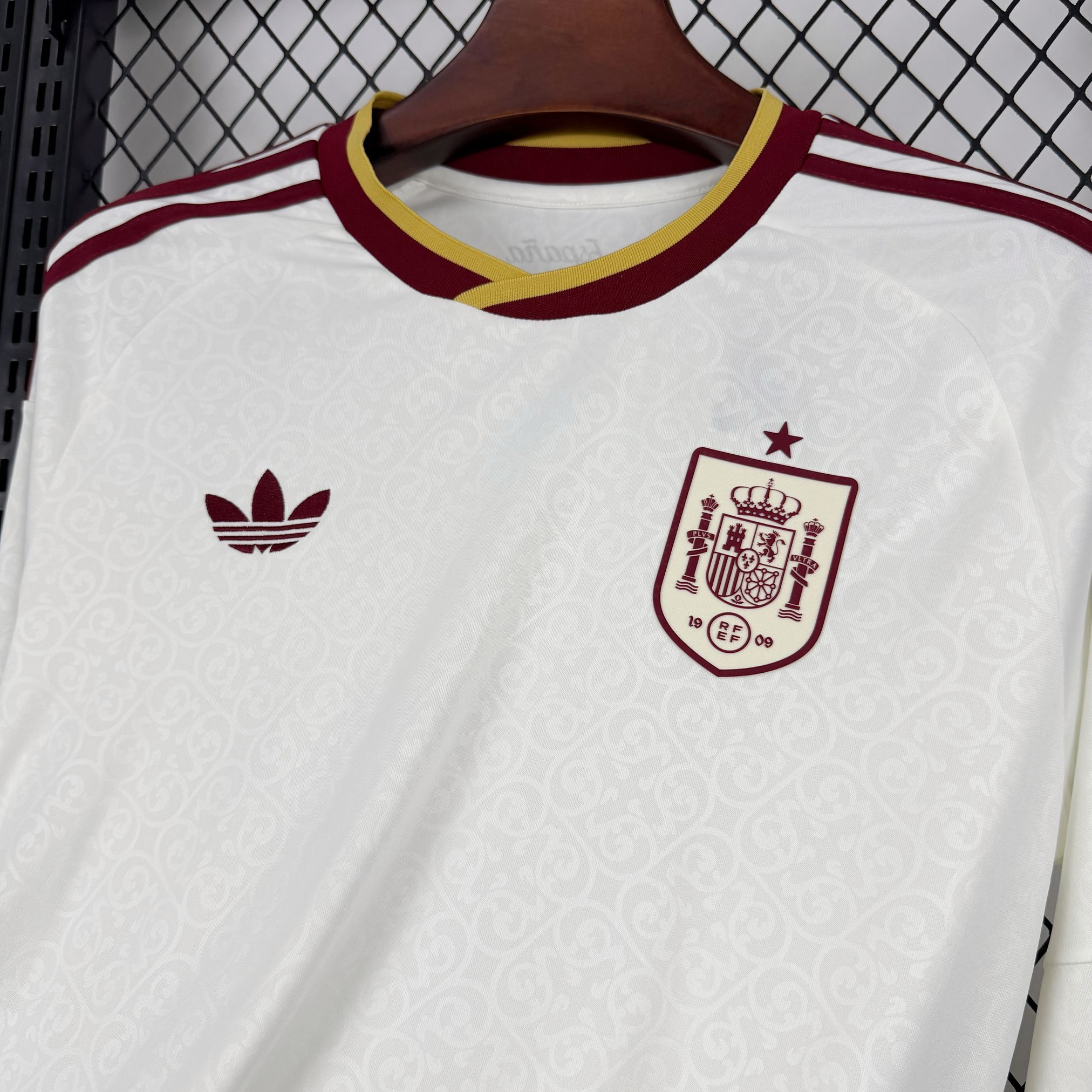 World Cup 2026 Spain Mens Away Kit Football Long Sleeve T-Shirt AAAAJersey Supply Yupoo 5 4