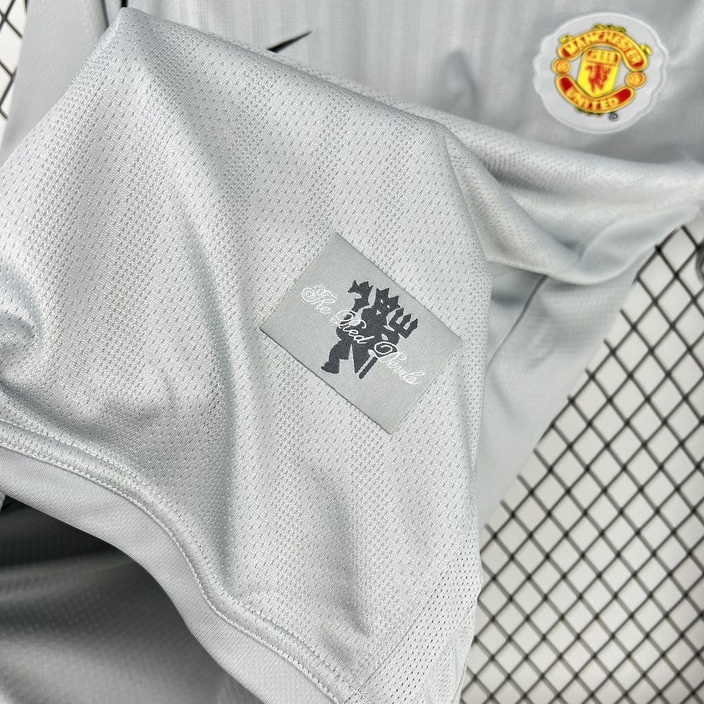07-08 Manchester United Goalkeeper Retro Kit Vintage T-Shirt Soccer AAAAJersey Yupoo 4