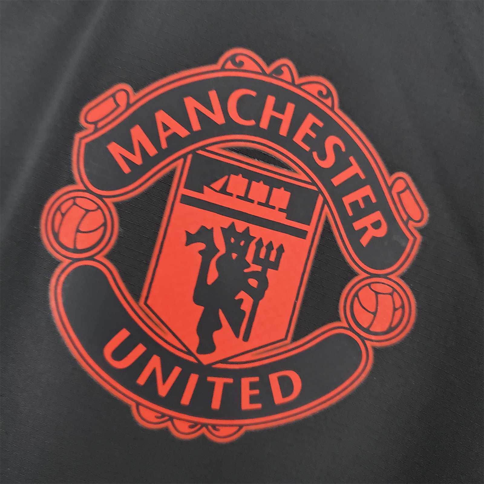 22-23 Manchester United blackblue windbreaker 1