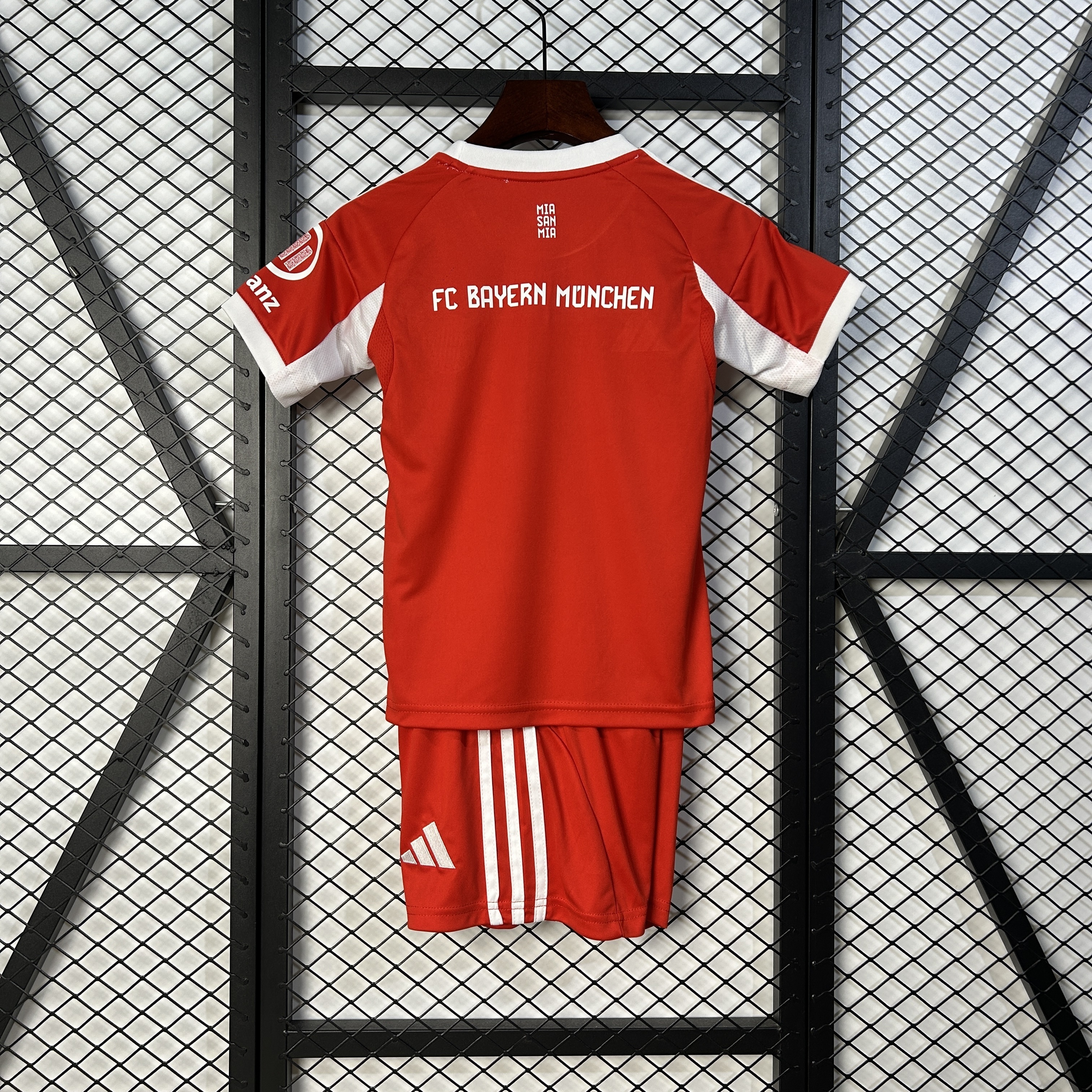 25-26 Bayern Home Kid Kits Soccer AAAAJersey Yupoo 1