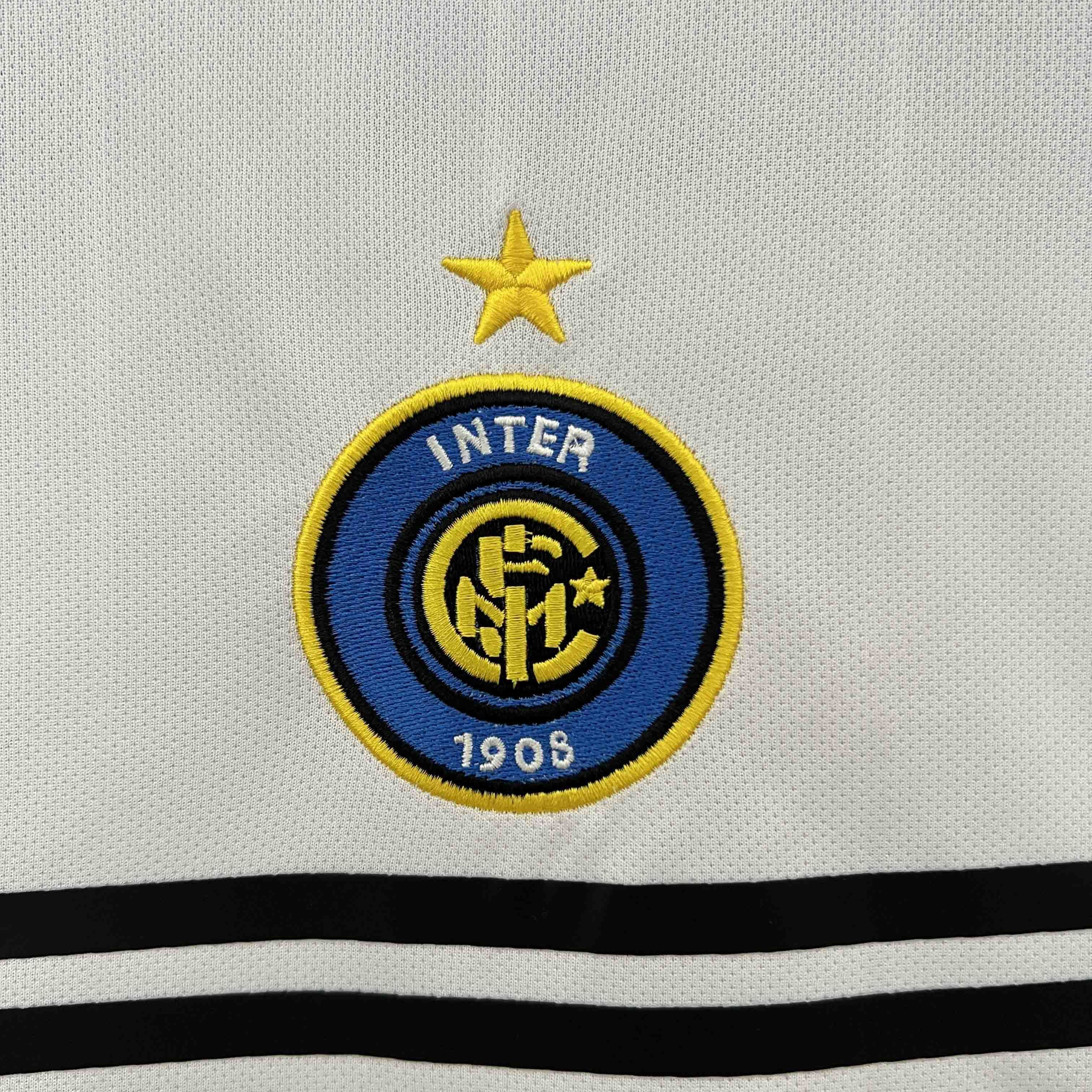 04-05 Inter Milan Away Retro Kit Soccer Uniform AAAAJerseys Dropshipping Yupoo 1