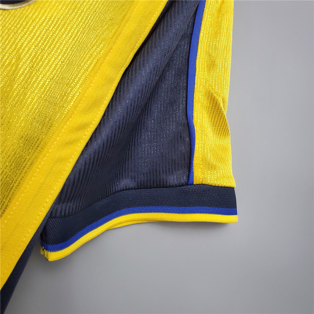 99-00 Arsenal away 3