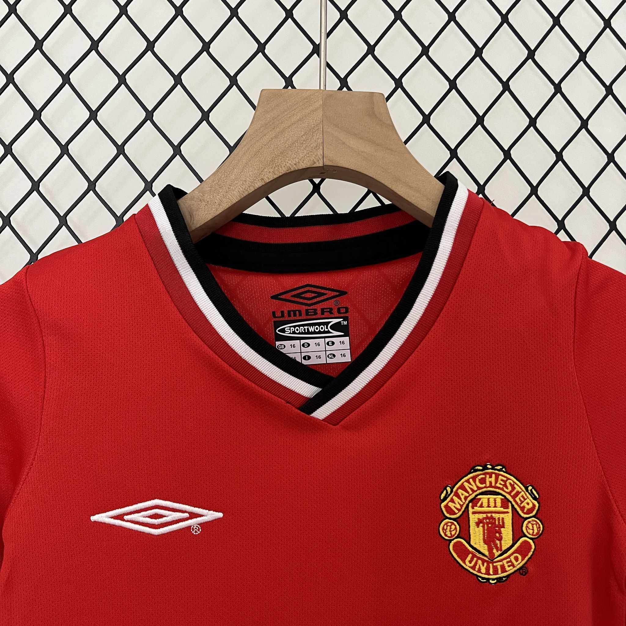00-01 Manchester United Home Retro Kid Kits Youth Apparels AAAAJersey Wholesale Yupoo 4