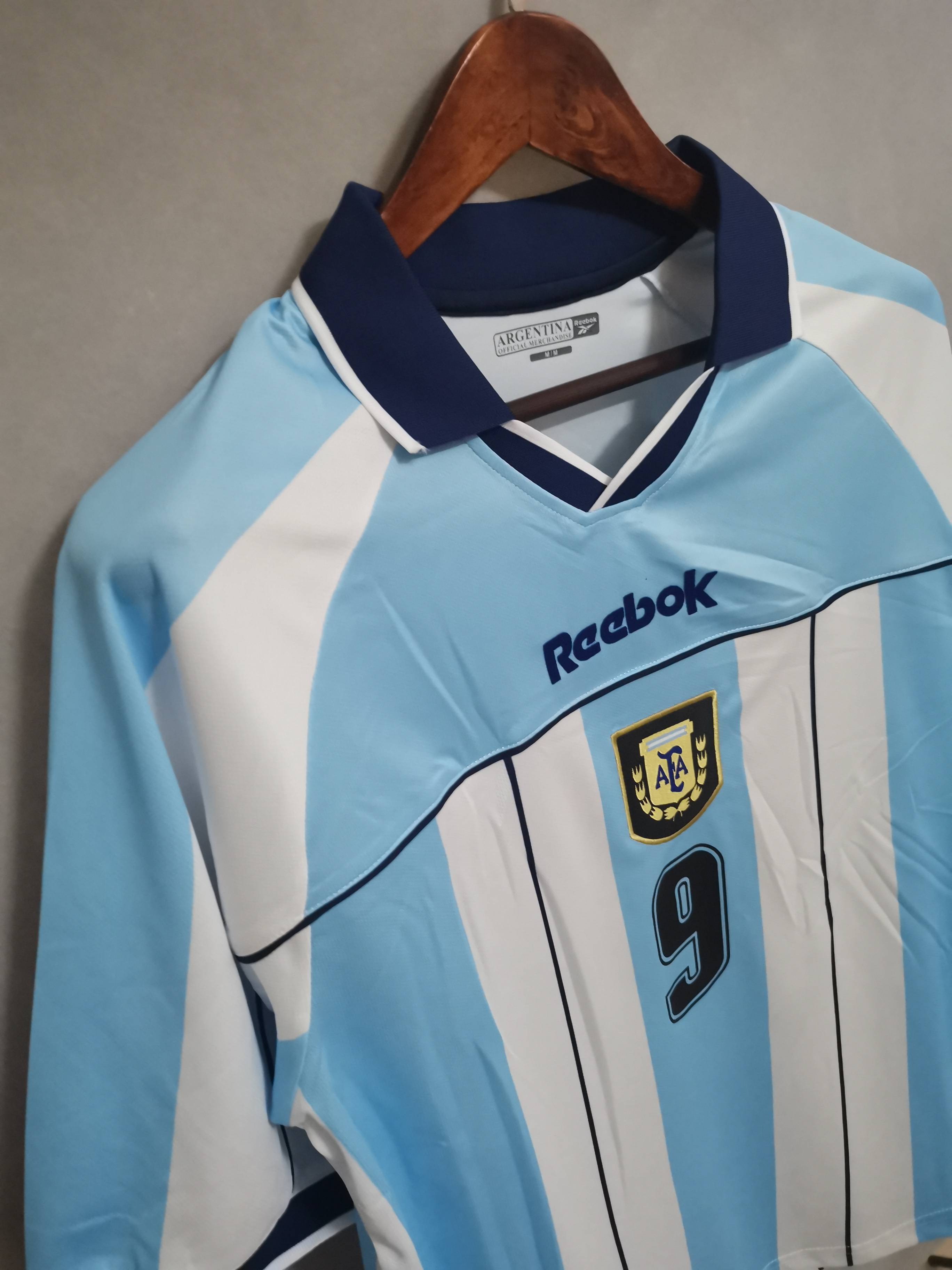 2000 Argentina home 6