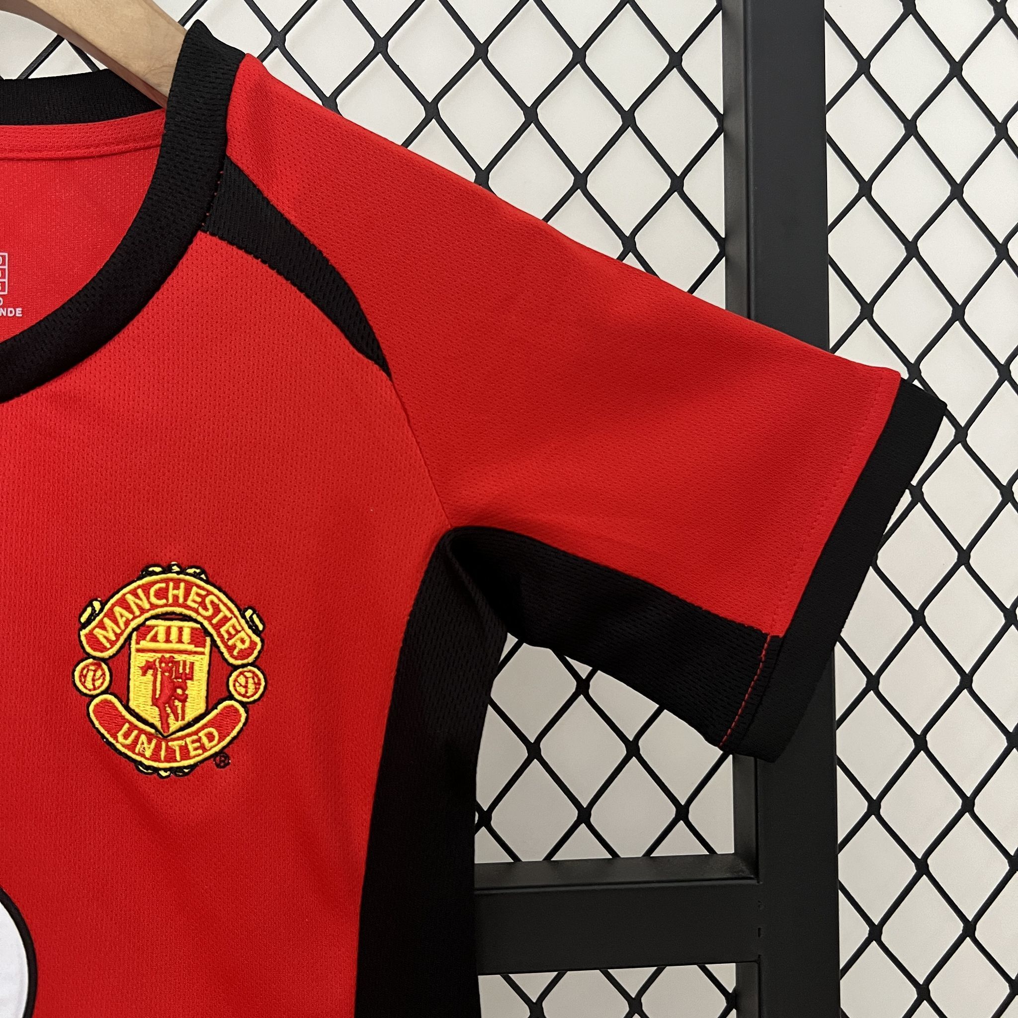 02-04 Manchester United Home Retro Kid Kits Youth Apparels AAAAJersey Wholesale Yupoo 3