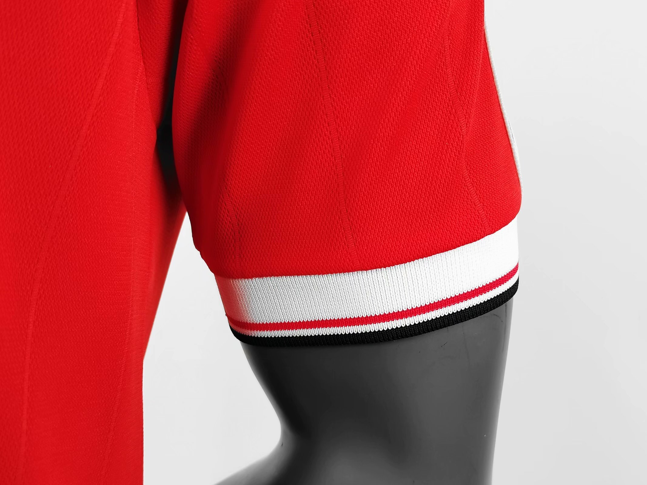 82-83 Manchester United home 2
