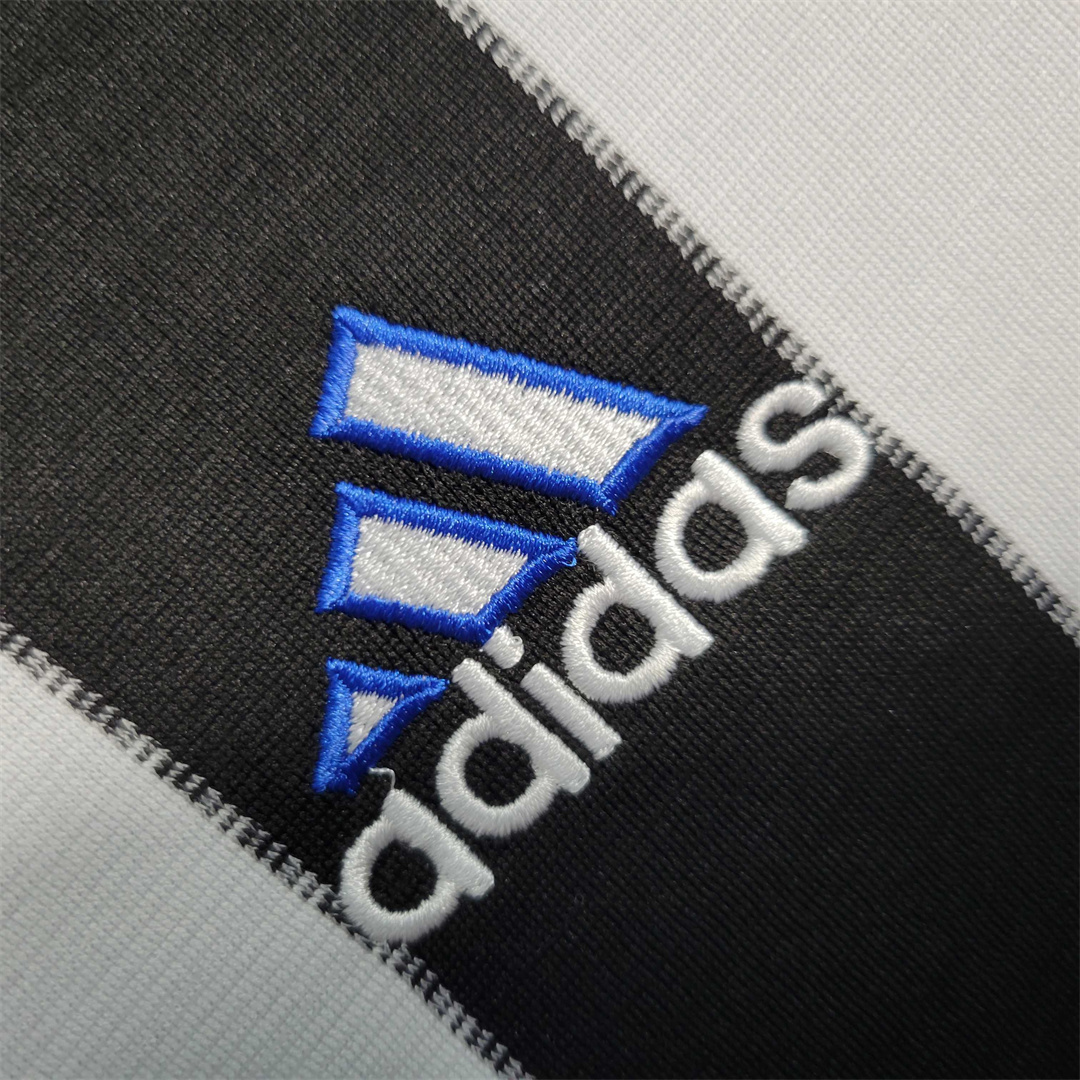 00-01 Newcastle home 3