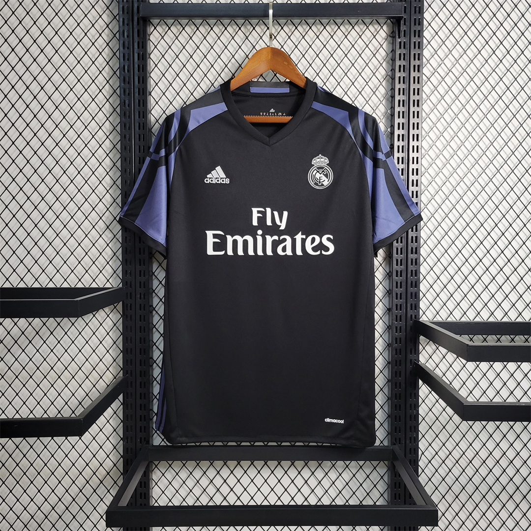 16-17 Real Madrid third away