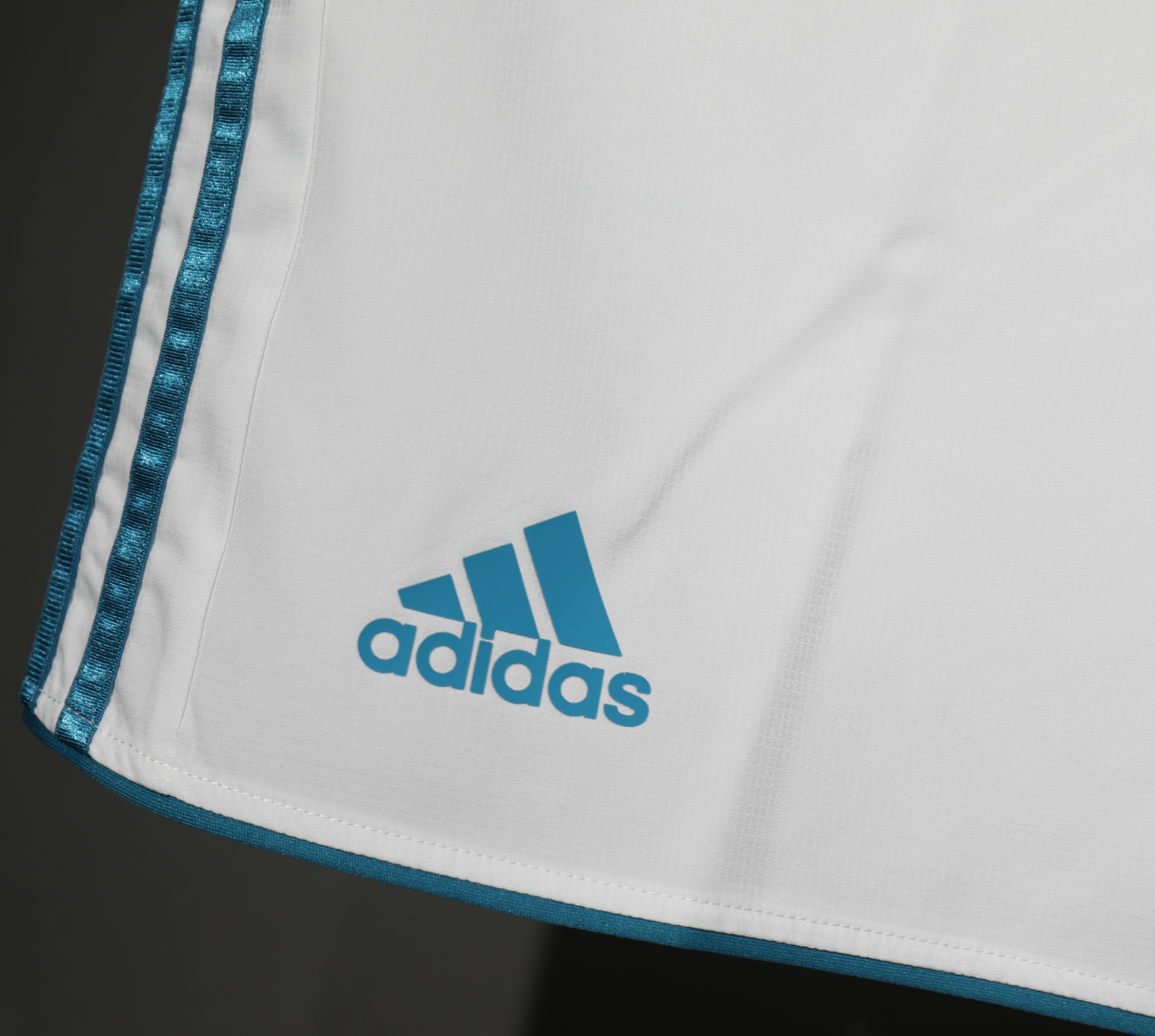 17-18 Real Madrid Home Retro Kit Vintage Player Version Sino Shorts AAAAJersey Dropship Yupoo 4