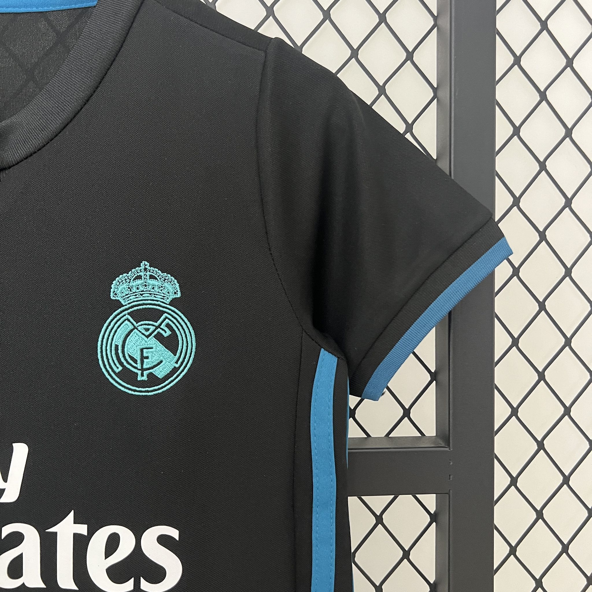 17-18 Real Madrid Away Retro Kid Kits Youth Apparels AAAAJersey Wholesale Yupoo 1