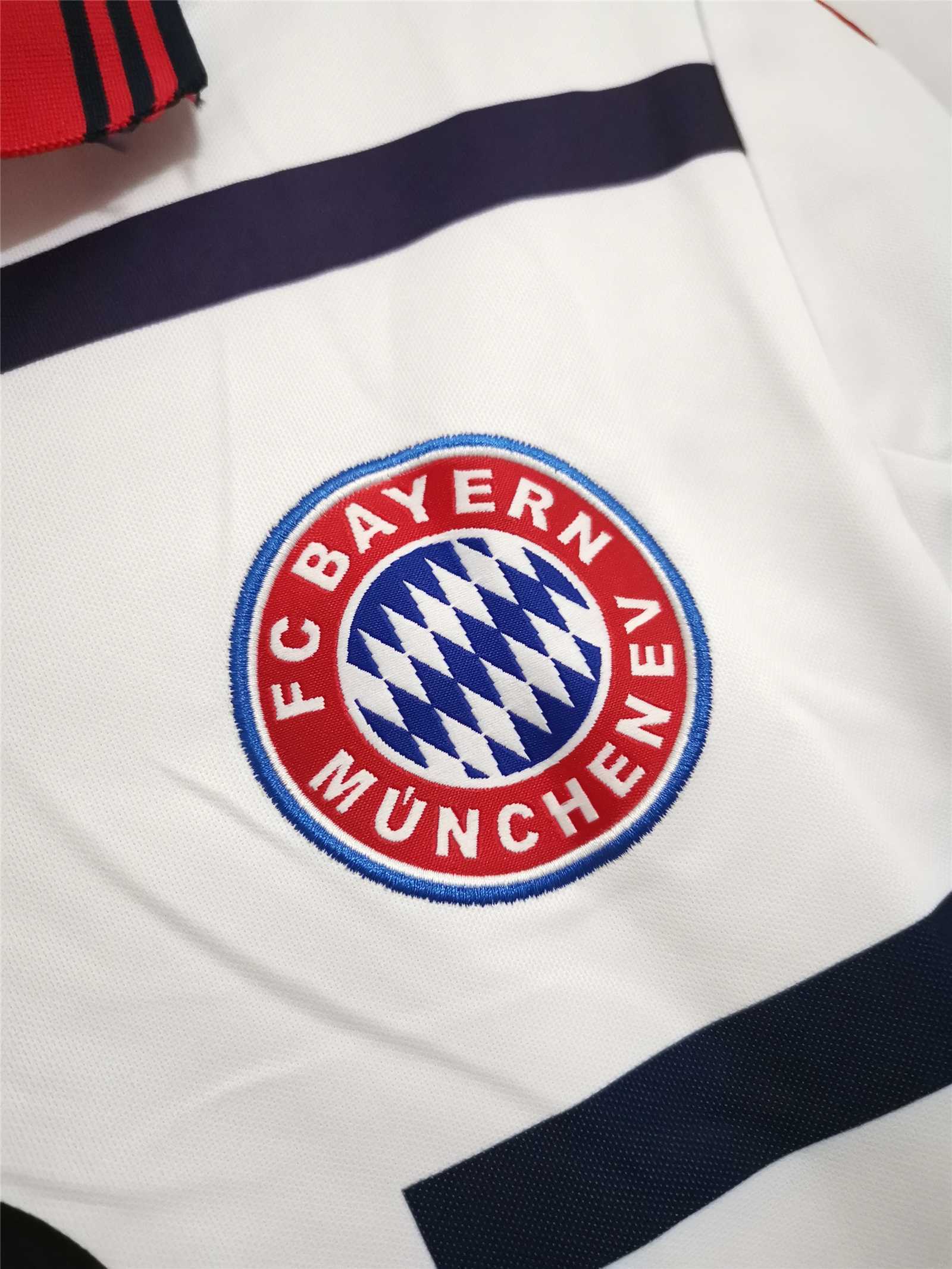 98-01 Bayern Munich away 6