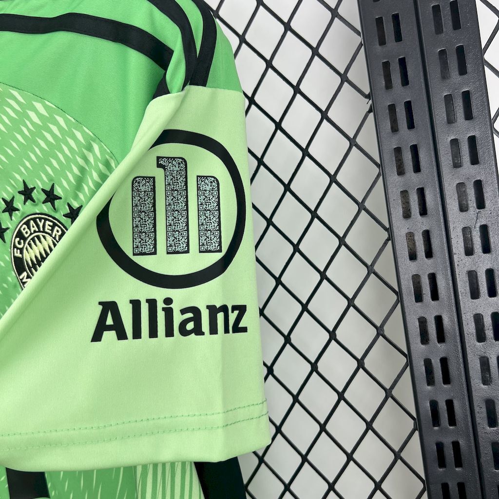 25-26 Bayern Munich Green Goalkeeper Shirt Football Uniform AAAAJersey Wholesale Yupoo 1
