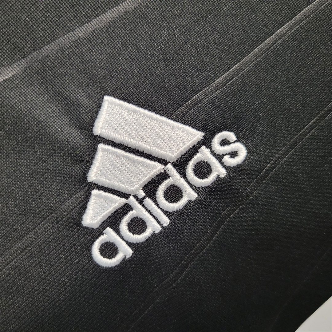 10-11 Real Madrid away 2