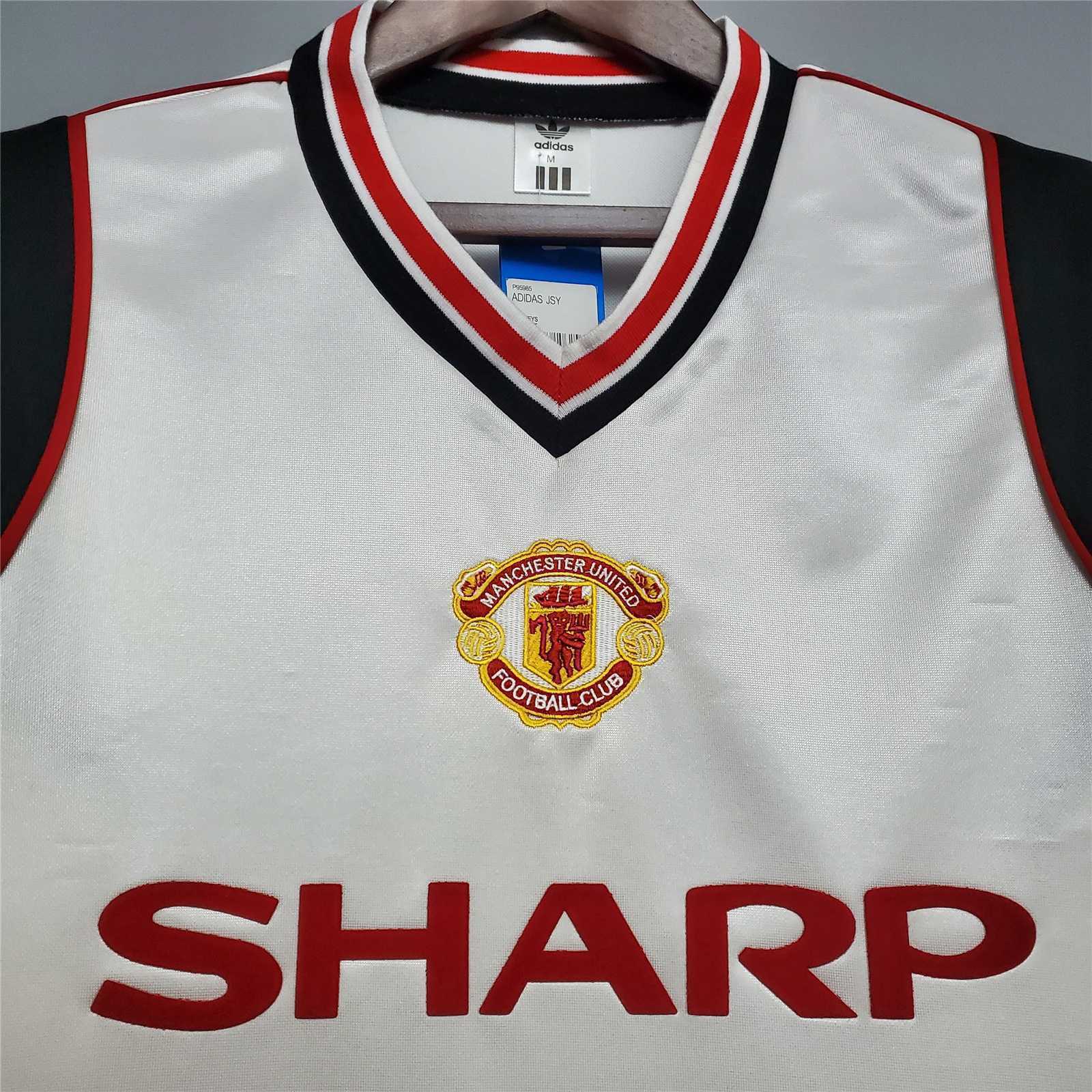 85-86 Manchester United away 2
