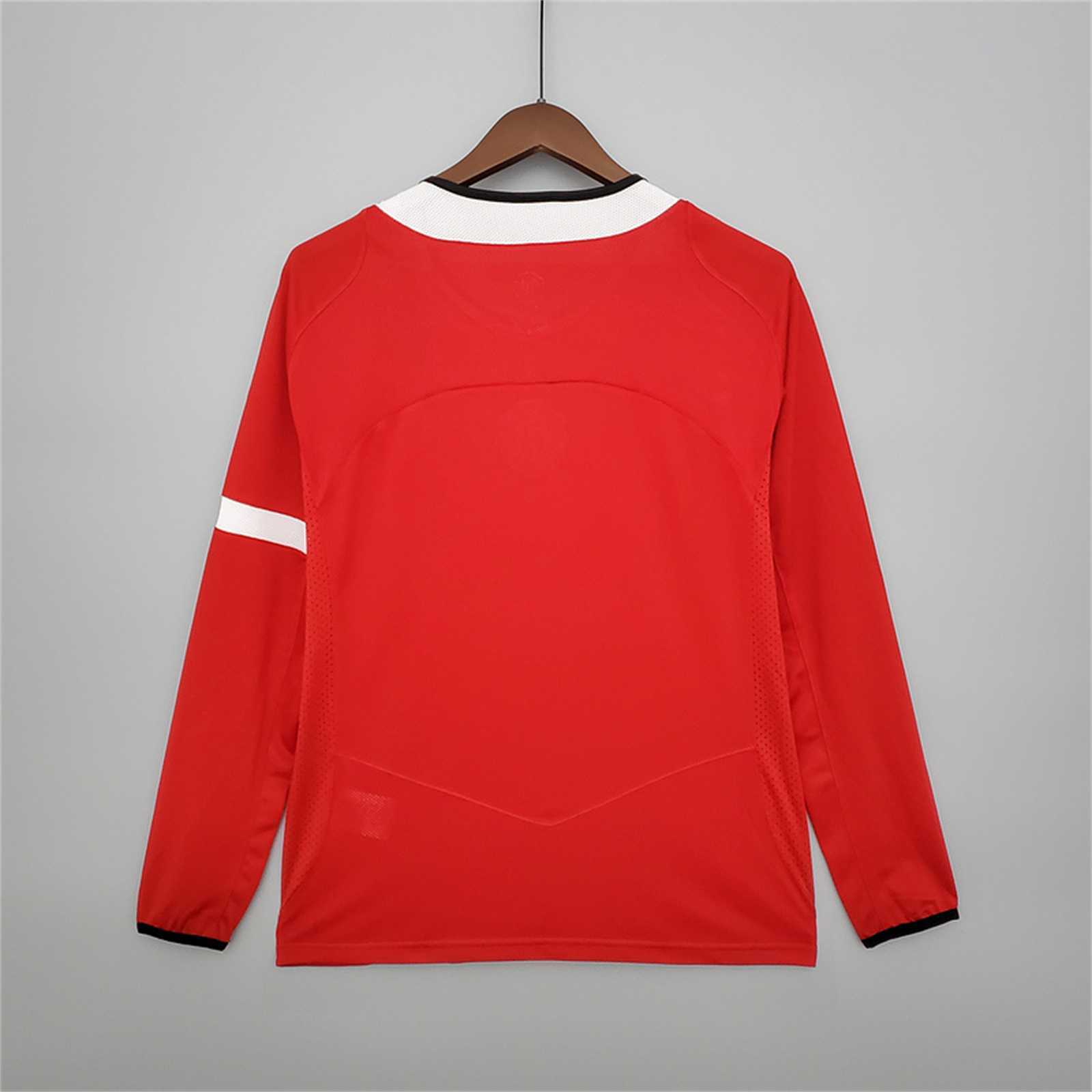 04-06 Manchester United home long sleeve 8