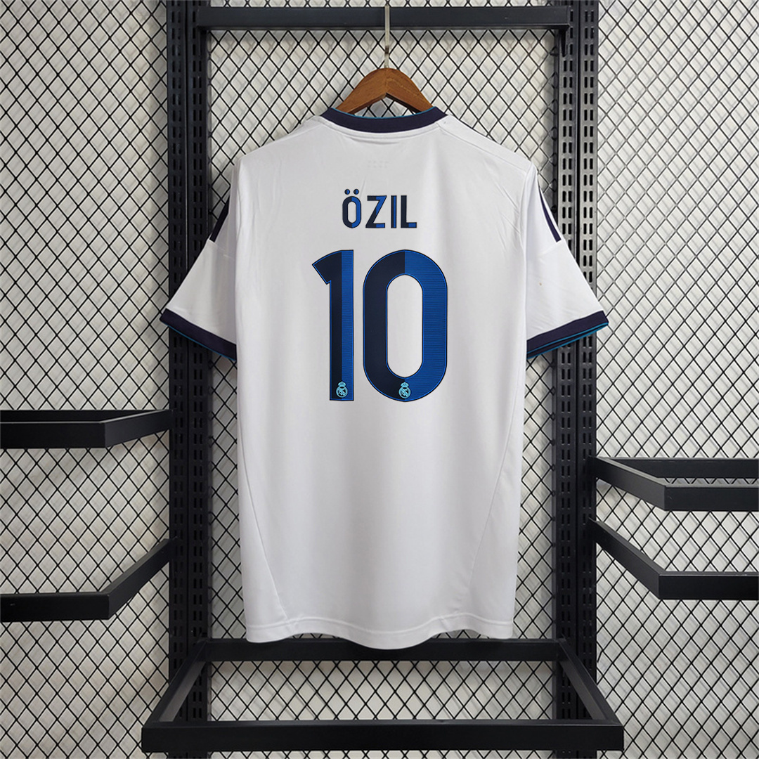12-13 Real Madrid home 5