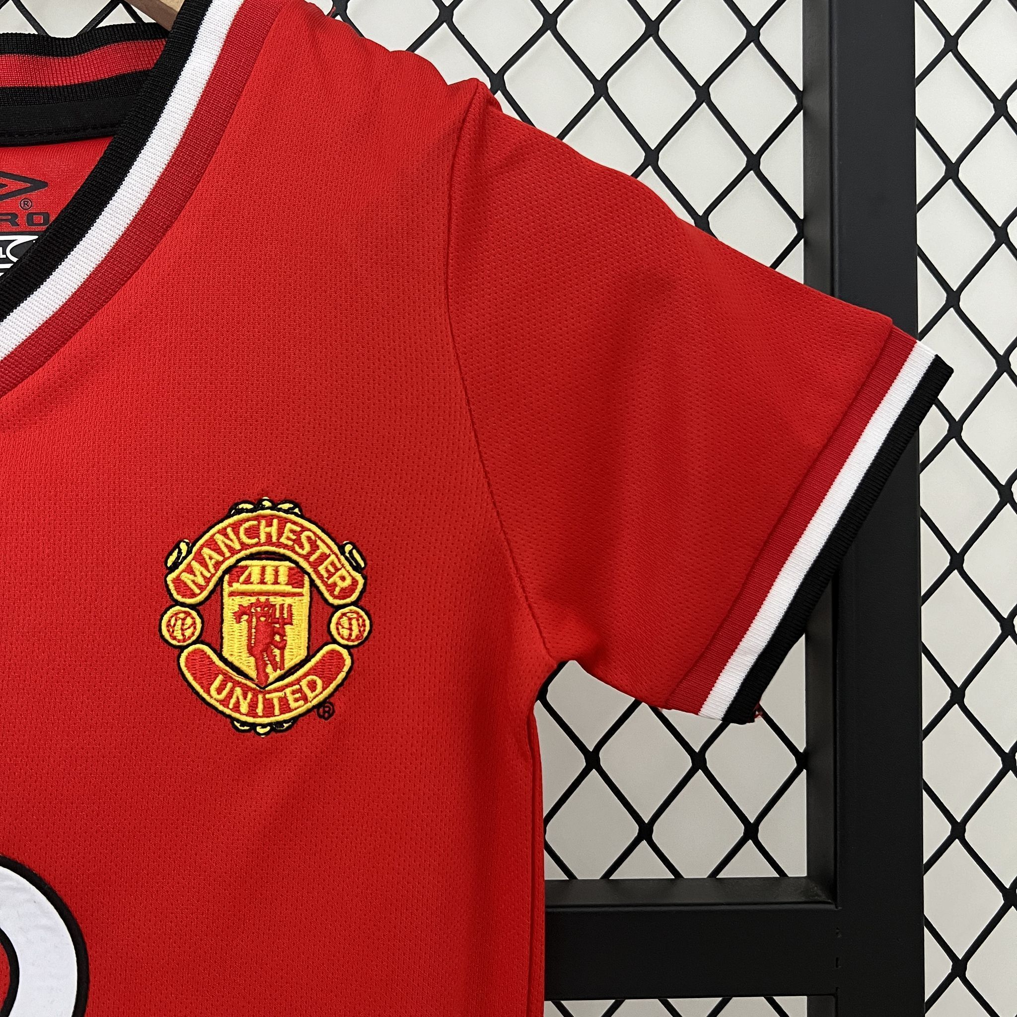 00-01 Manchester United Home Retro Kid Kits Youth Apparels AAAAJersey Wholesale Yupoo 6