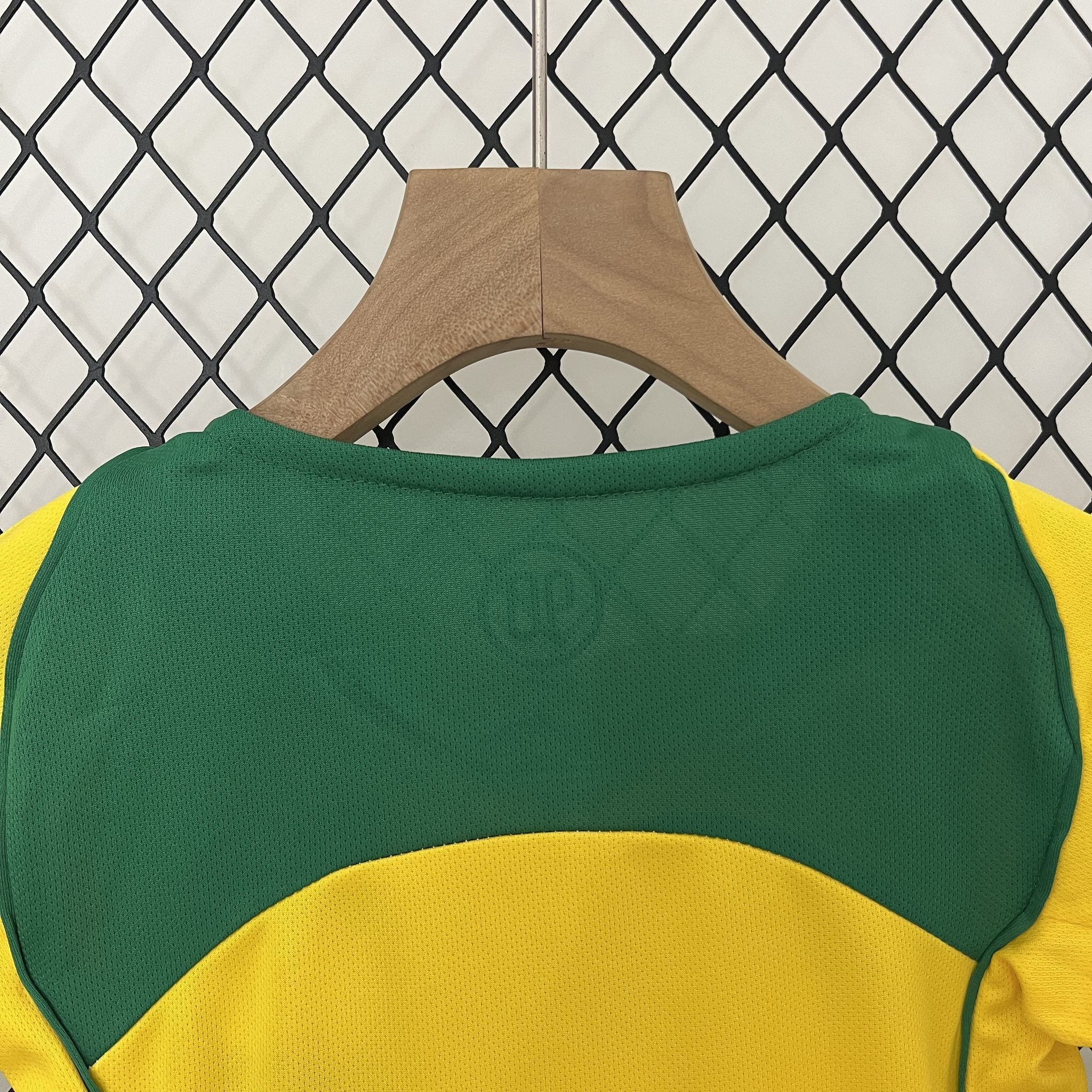 2004 Brazil Home Retro Kid Kits Youth Apparels AAAAJersey Wholesale Yupoo 5