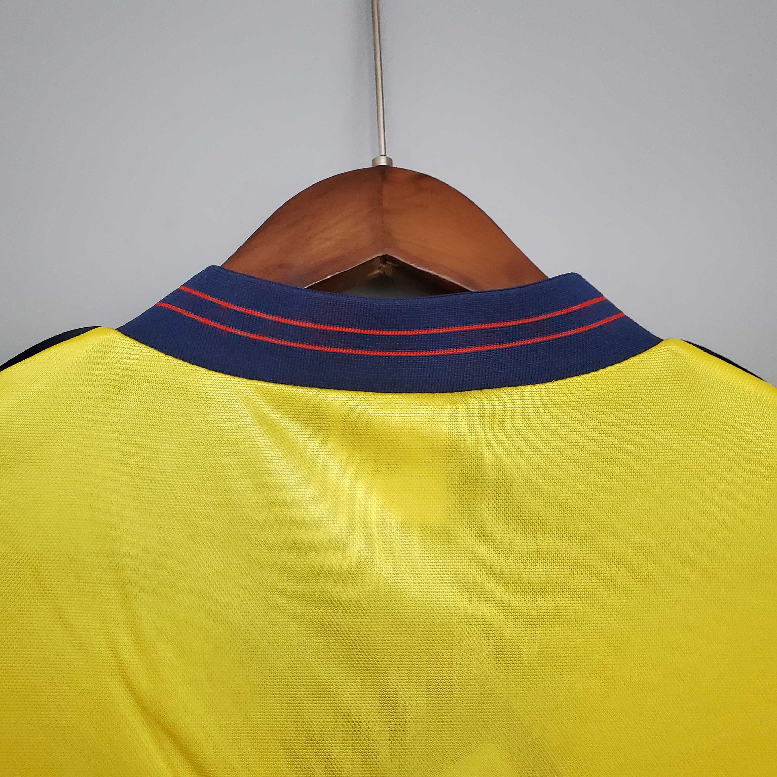 83-86 Arsenal away 3
