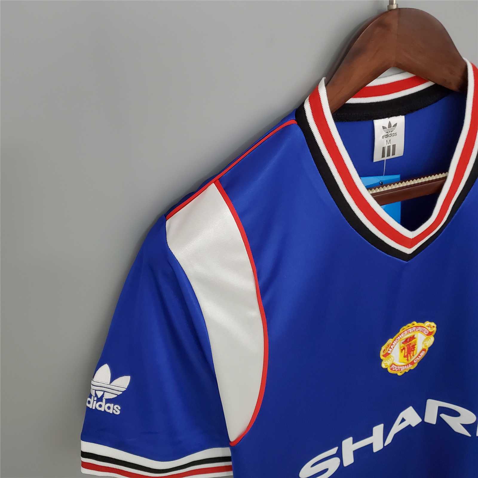 85-86 Manchester United away - 3 6