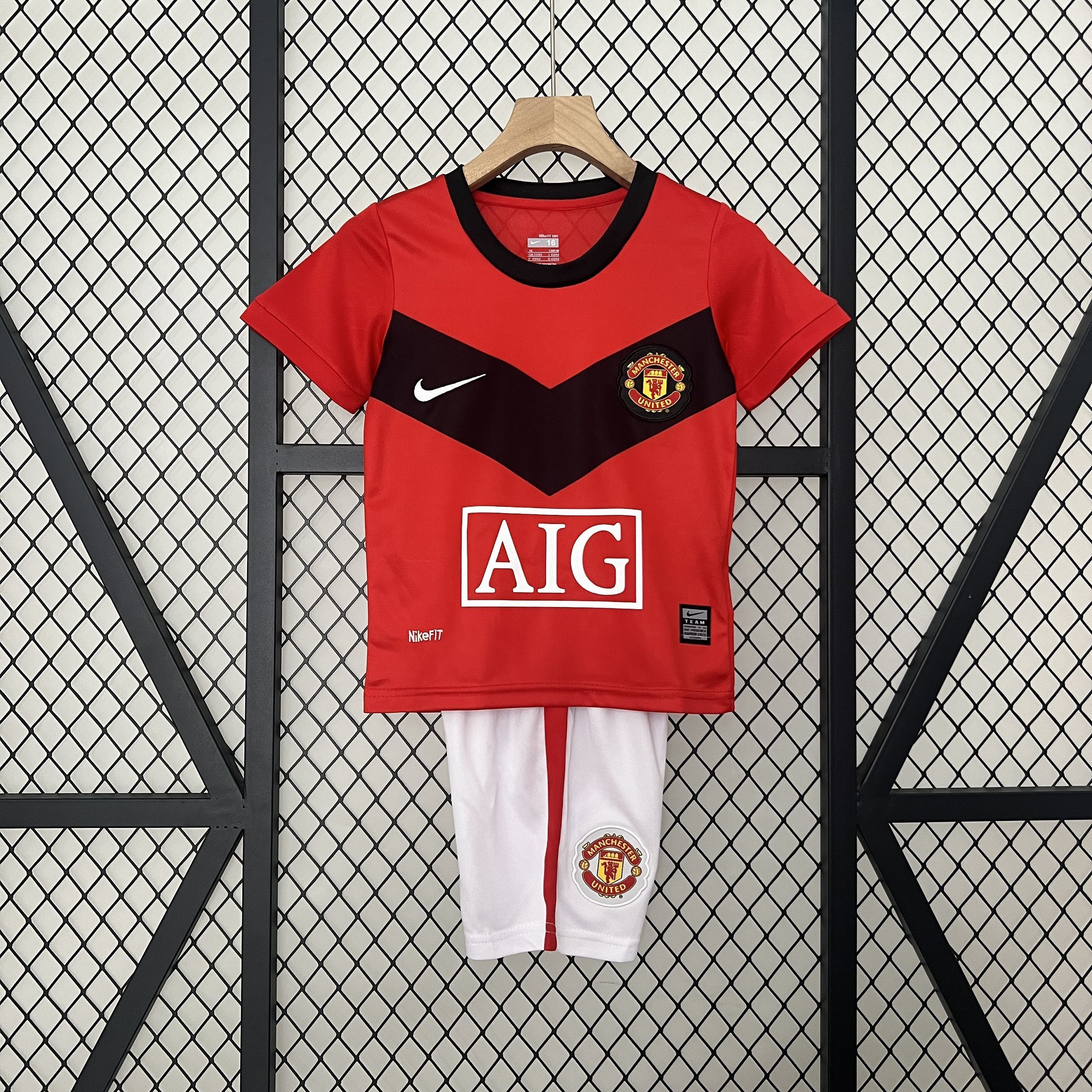 09-10 Manchester United Home Retro Kid Kits Children Sets Jersey Supplier Yupoo