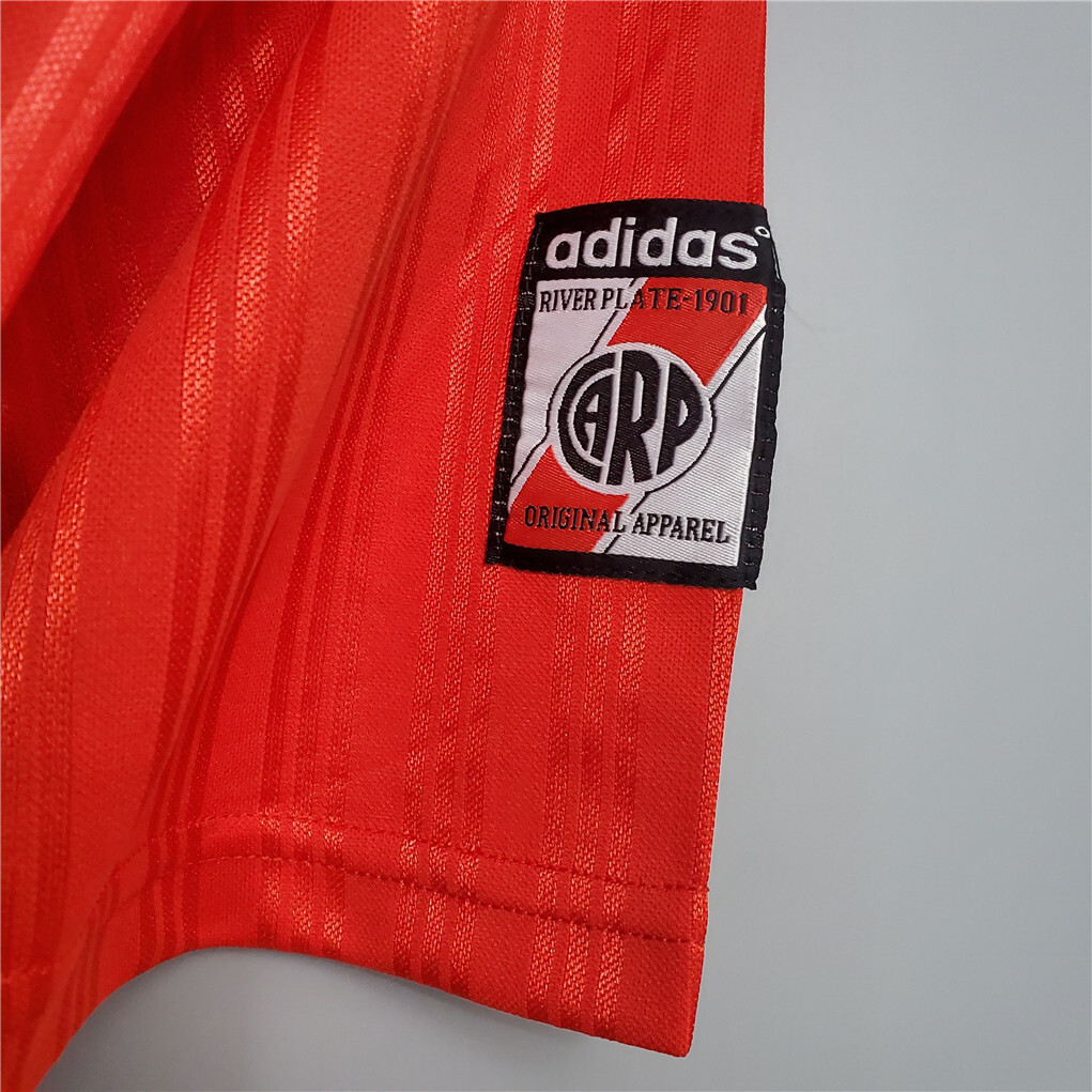 95-96 River Plate red away 2