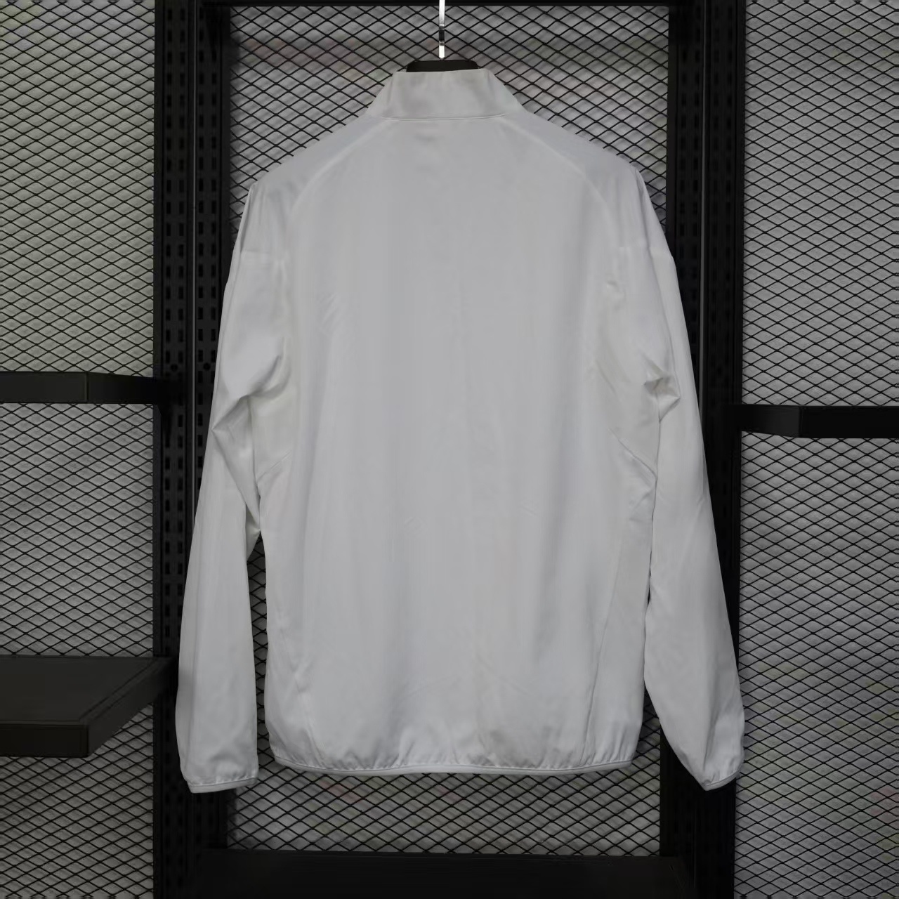 25-26 Real Madrid White Windbreaker Jacket AAAAJersey Supply Yupoo 1