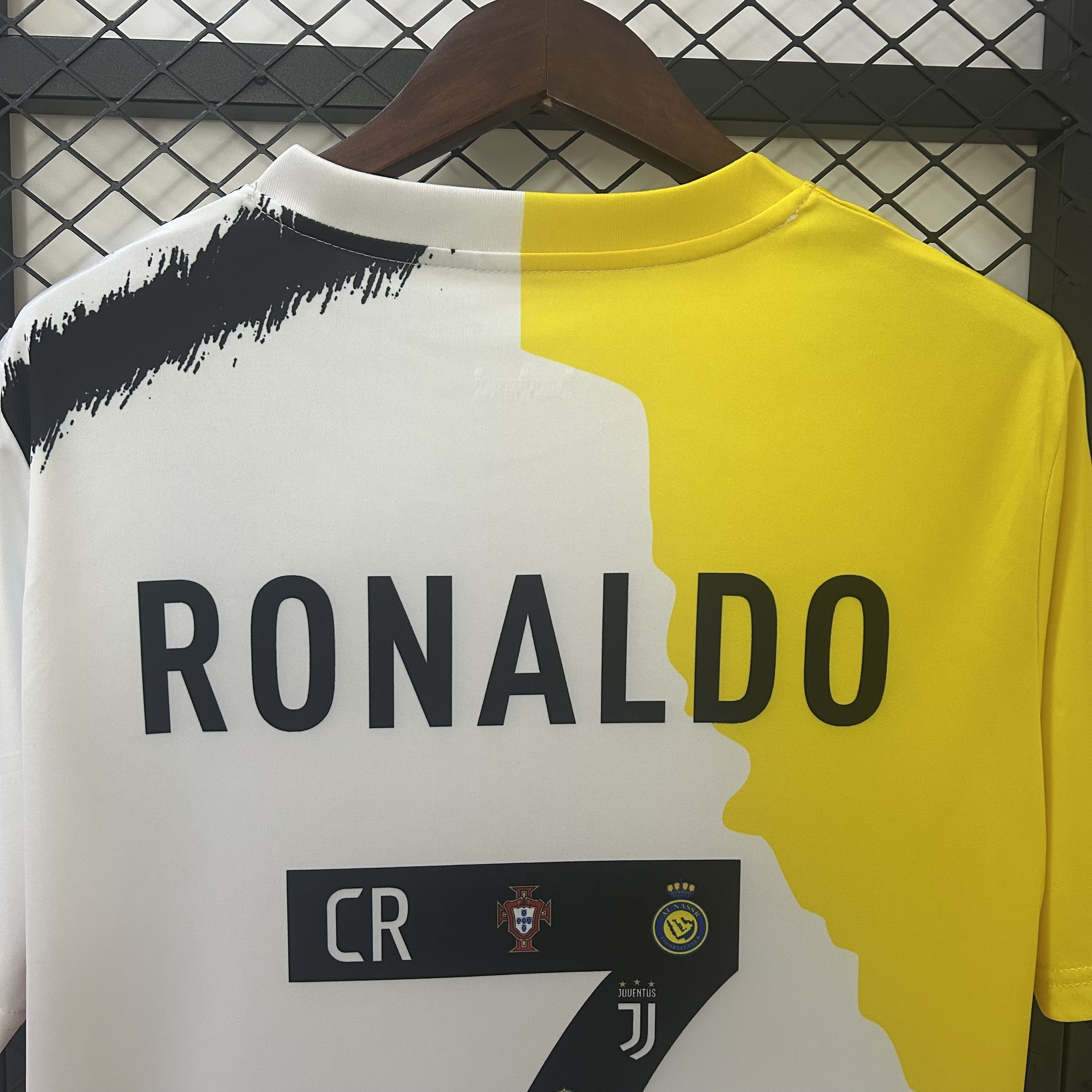 Cristiano Ronaldo Commemorative Edition Kit Soccer T-Shirt AAAAJersey Dropship Yupoo 1