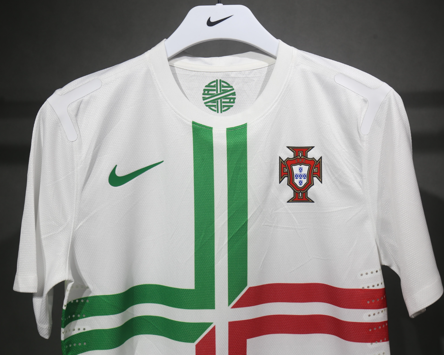 2012 Portugal Away Retro Kit Vintage Player Version Sino Shirt AAAAJersey Dropship Yupoo 1