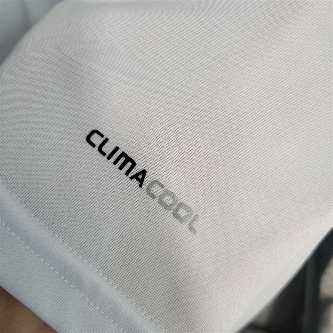 09-10 Real Madrid home 7