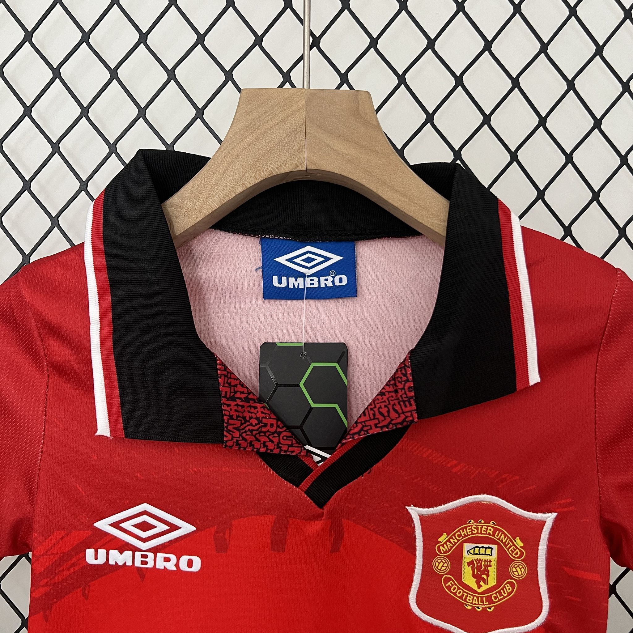 94-96 Manchester United Home Retro Kid Kits Youth Apparels AAAAJersey Wholesale Yupoo 3