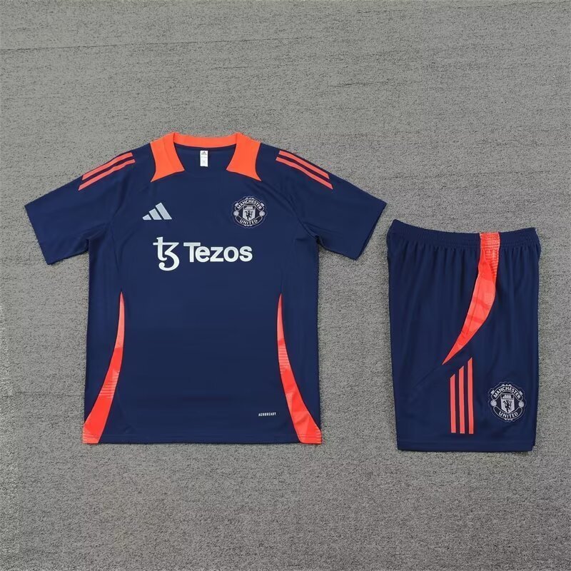24-25 Manchester United Training Soccer Jerseys Football Shirts 1