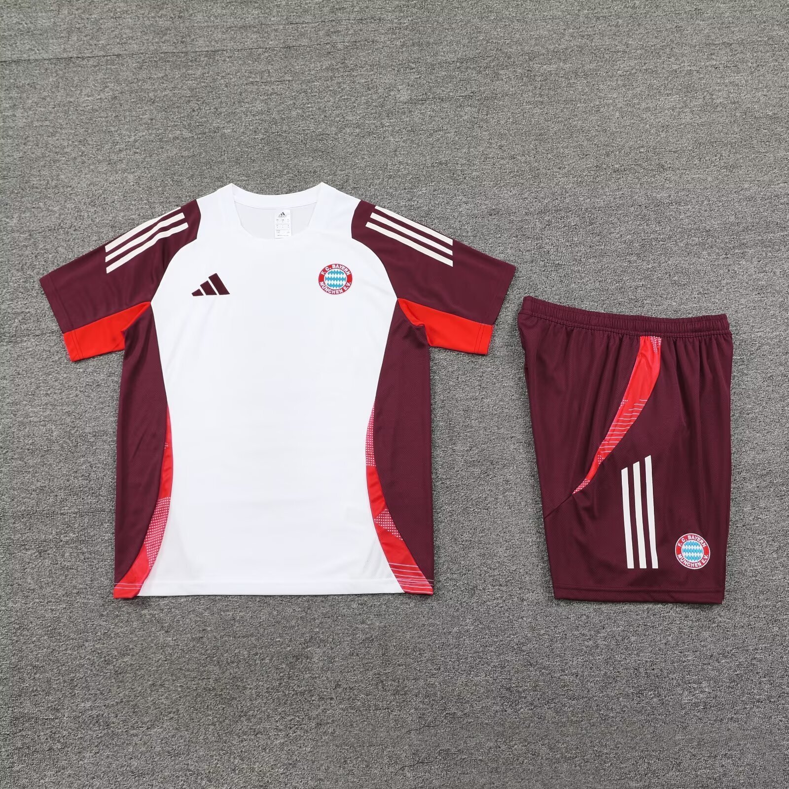 24-25 Bayern Training Soccer Jerseys Football Shirts 1