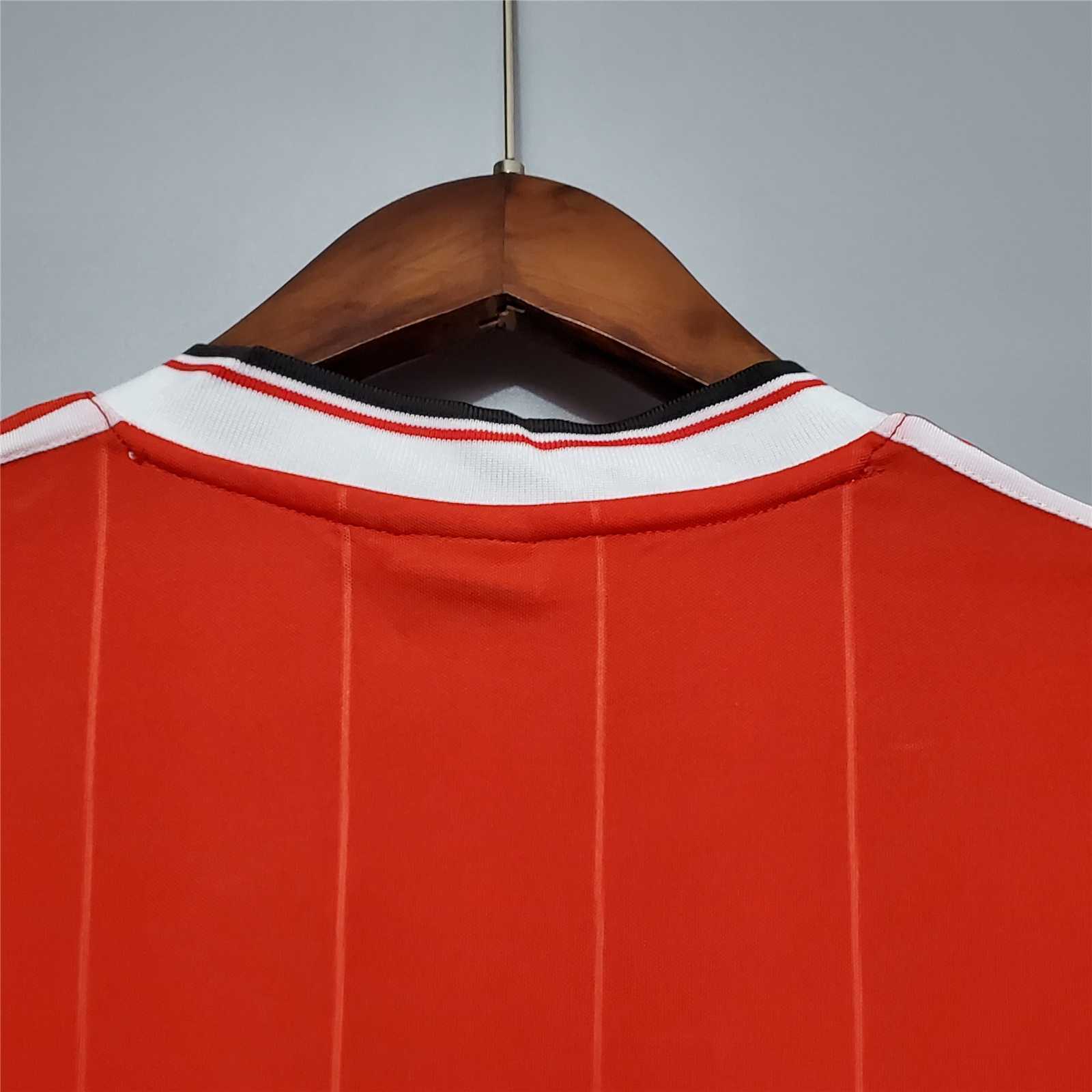 83-84 Manchester United home 6