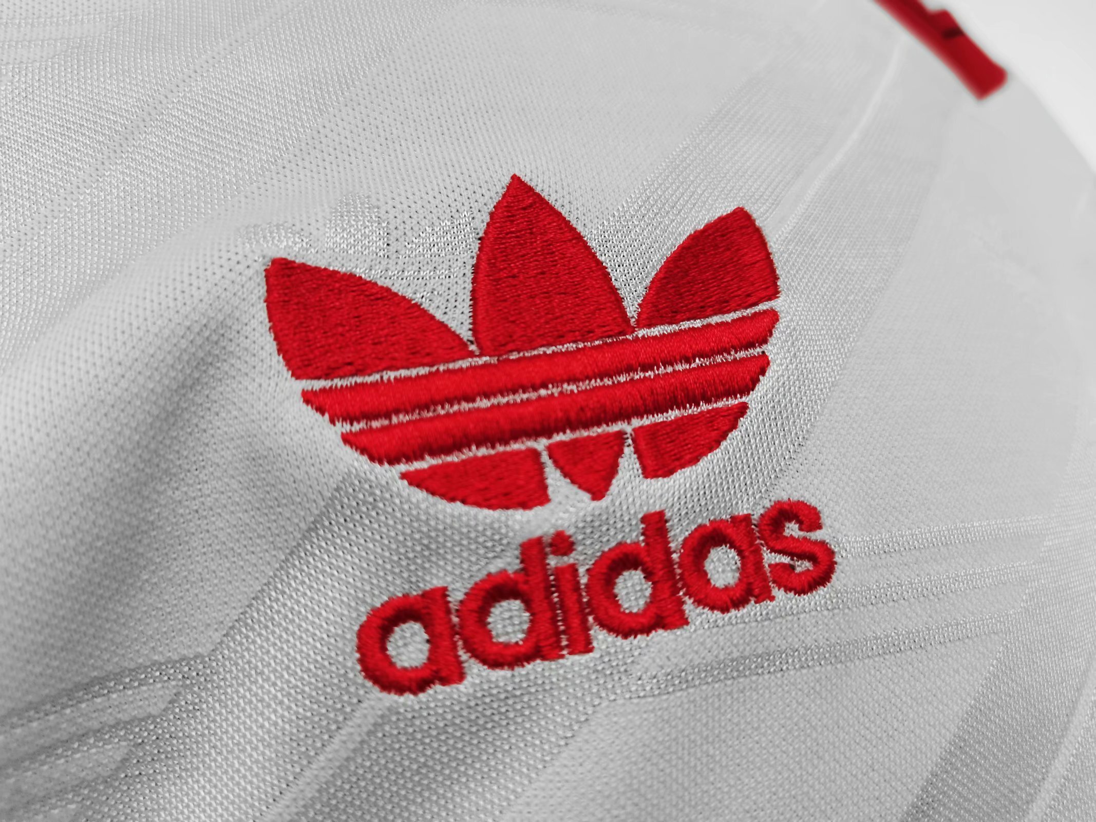 86-88 Manchester United away white 6
