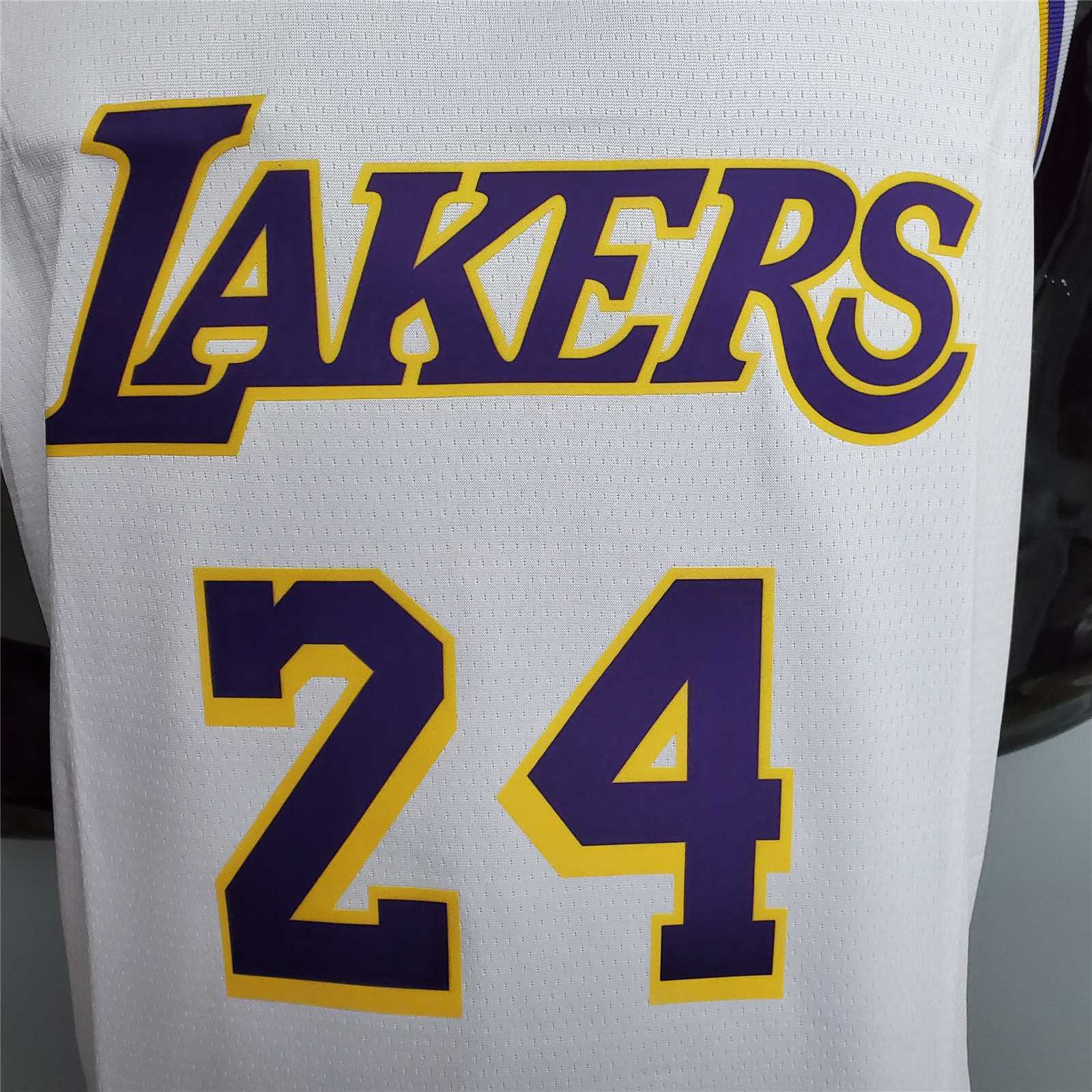 Bryant #24 Lakers Round neck white 3
