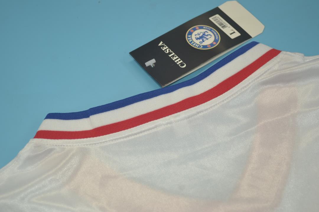 82-83 Chelsea away white 11